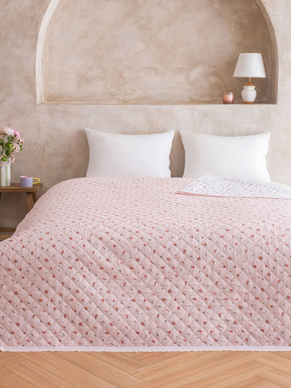 Karışık Çiçekli Çift Kişilik Yatak Örtüsü