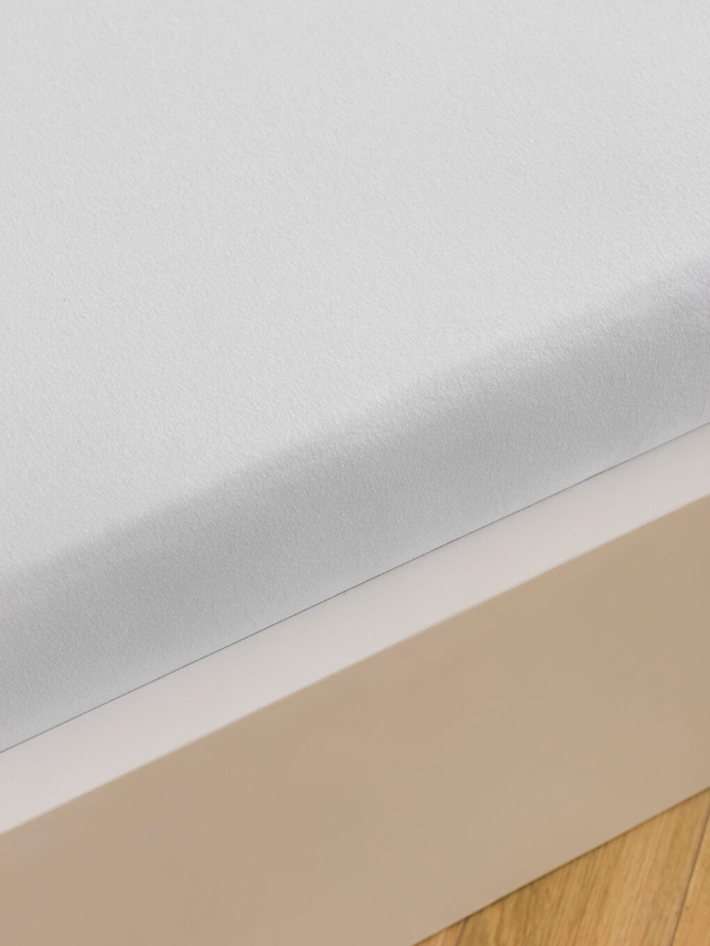 Beyaz Çift Kişilik Lastikli Çarşaf-1