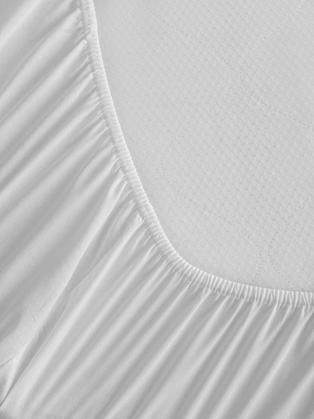 Beyaz Çift Kişilik Lastikli Çarşaf-3