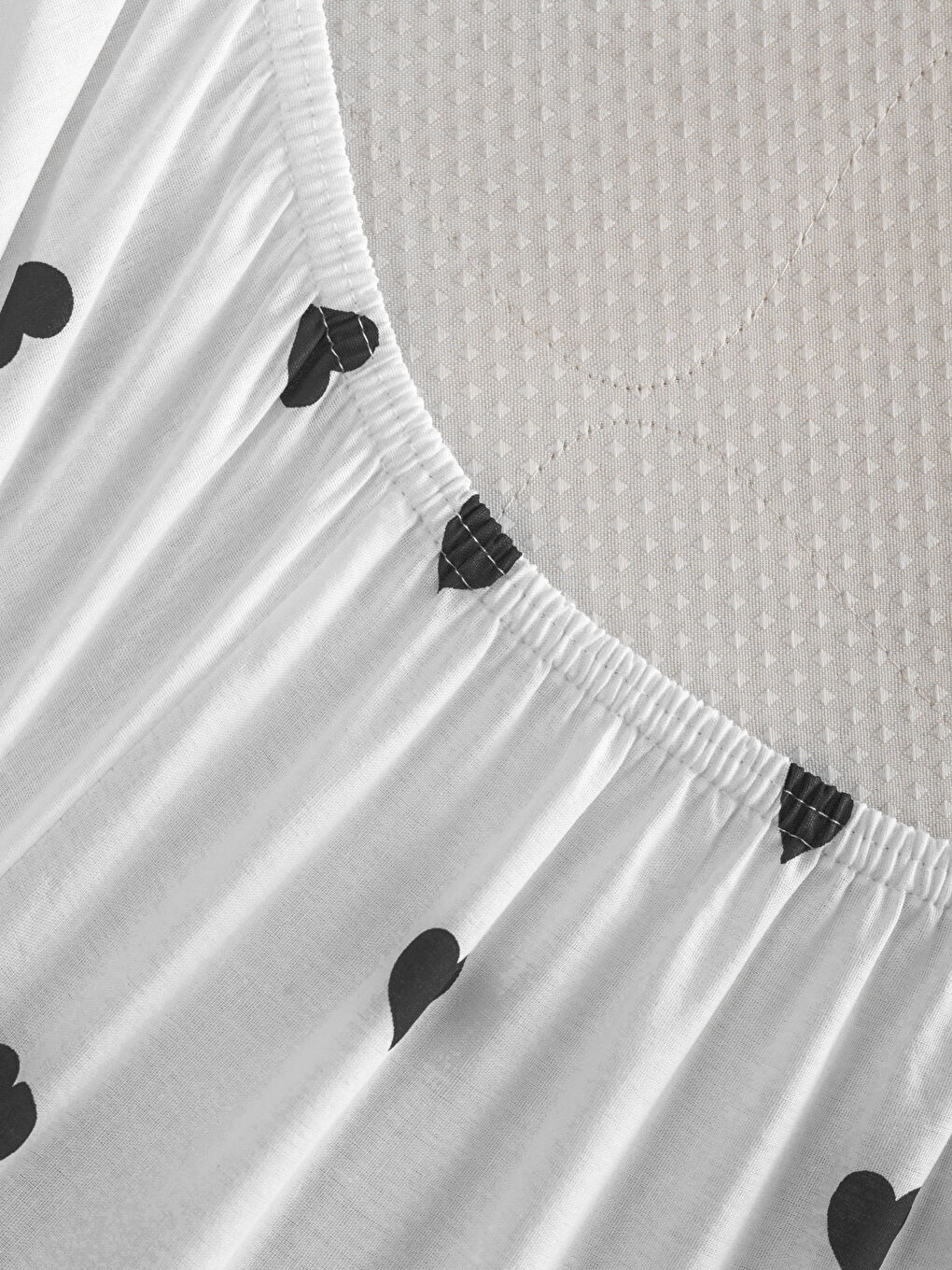 Siyah Kalp Baskılı Tek Kişilik Lastikli Çarşaf-3