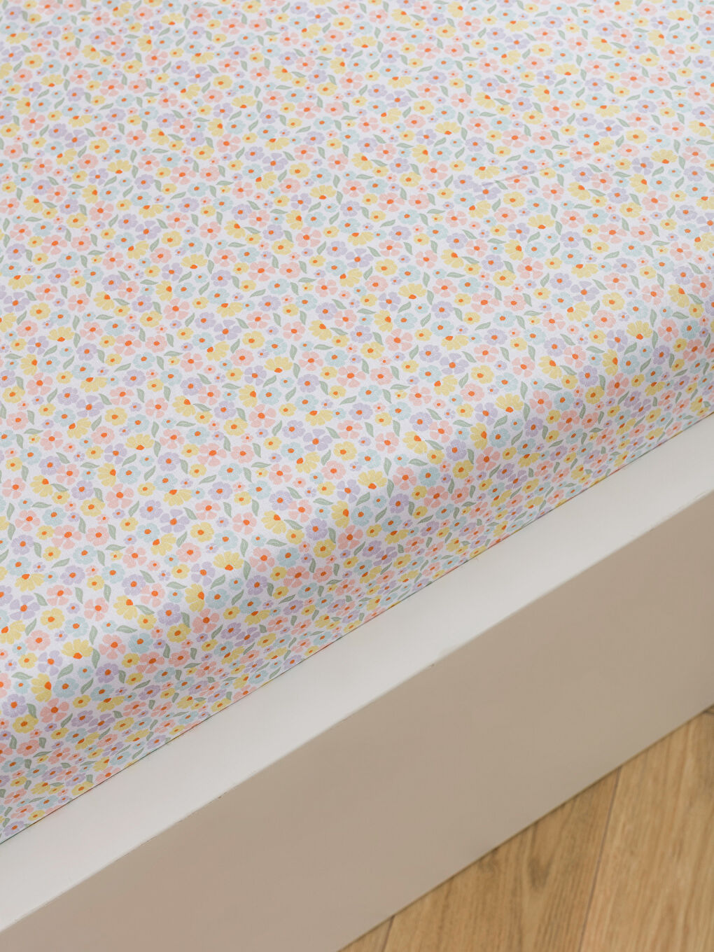 Karışık Çiçekli Çift Kişilik Lastikli Çarşaf-1