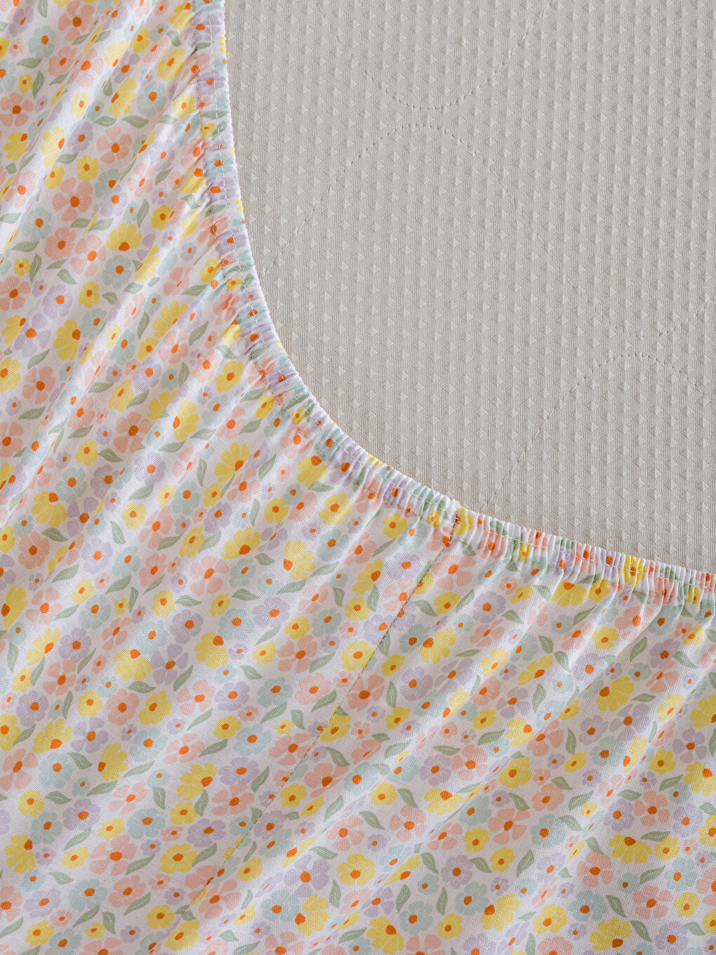 Karışık Çiçekli Çift Kişilik Lastikli Çarşaf-3