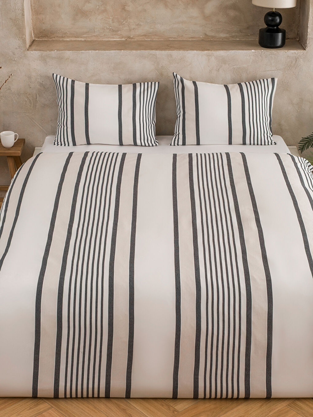 Siyah Çizgili Çift Kişilik Nevresim Seti-1