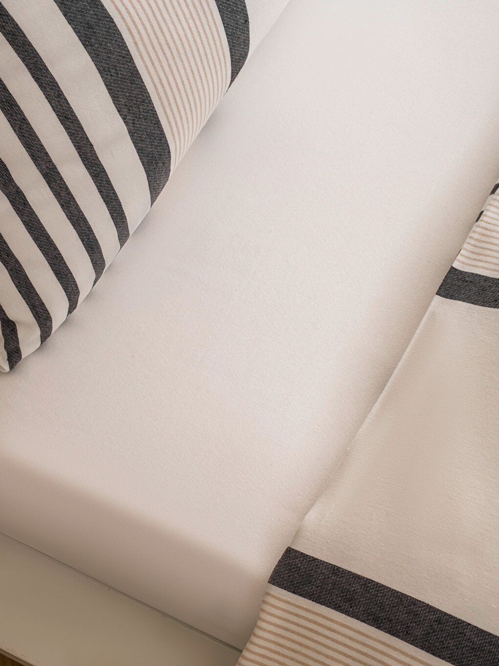 Siyah Çizgili Çift Kişilik Nevresim Seti-4