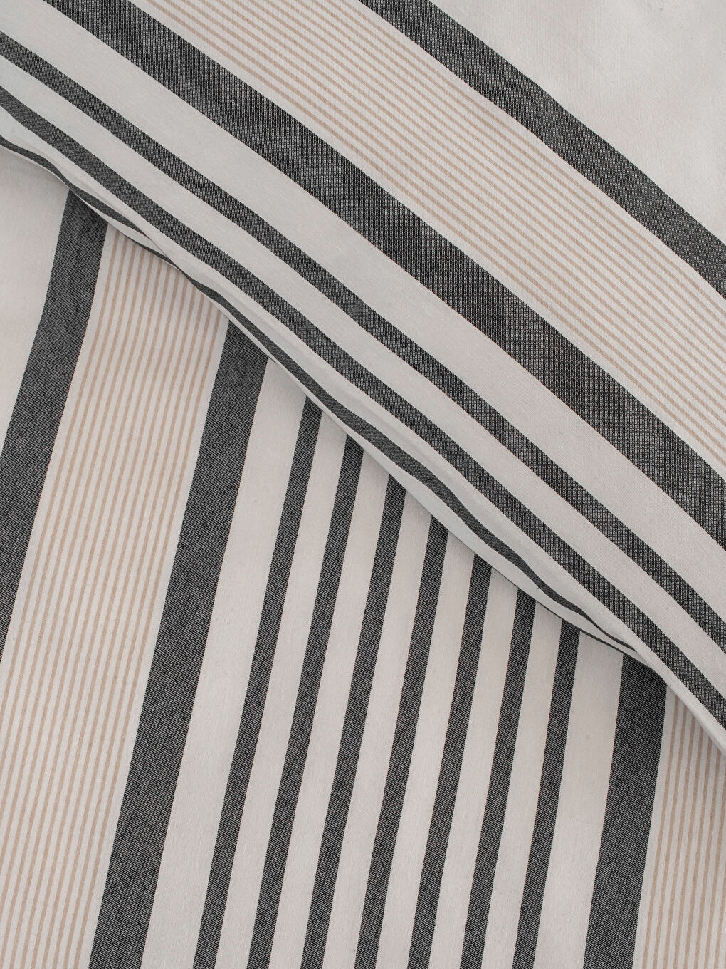 Siyah Çizgili Çift Kişilik Nevresim Seti-5