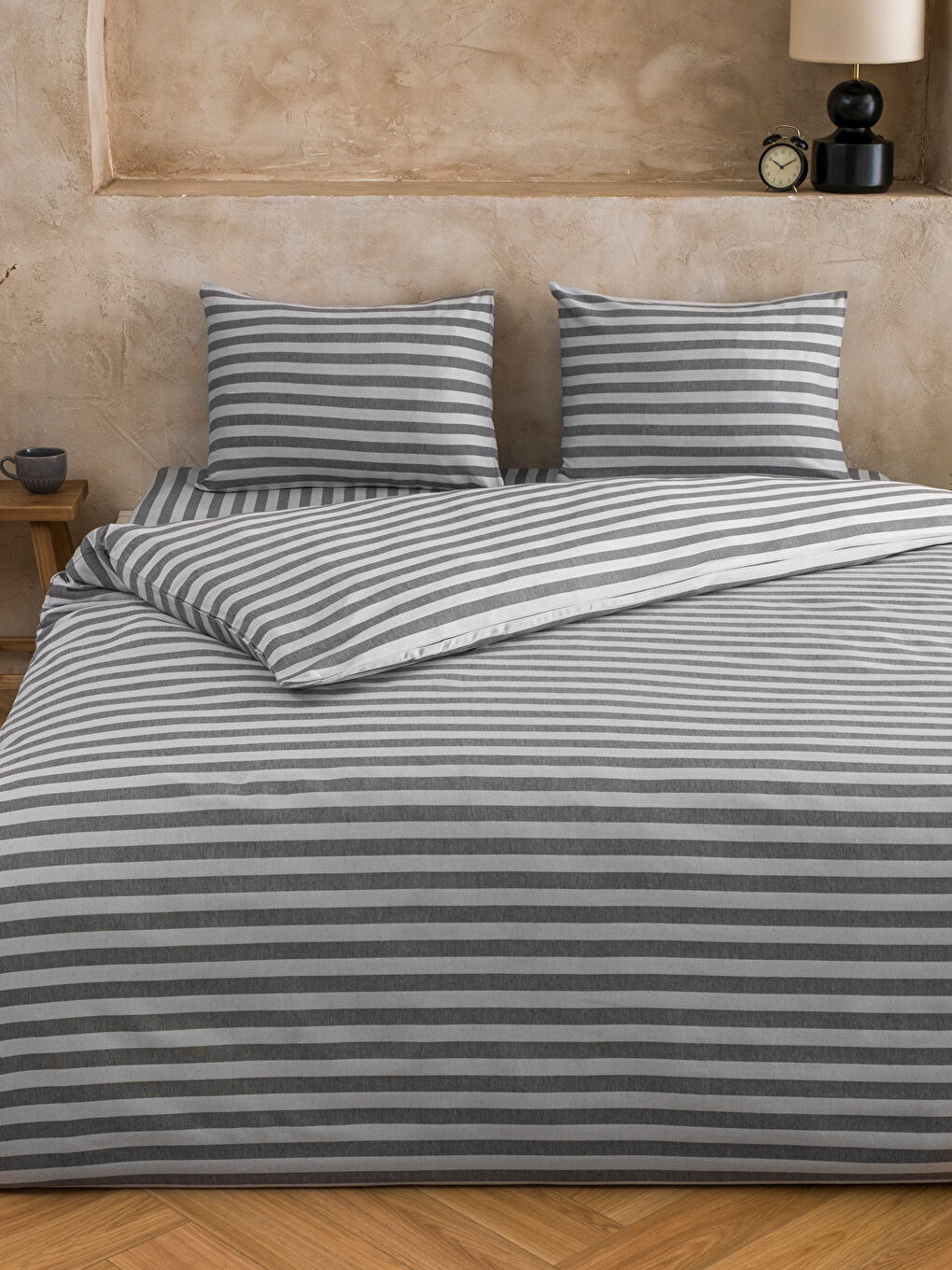 Gri Çizgi Desenli Çift Kişilik Nevresim Takımı