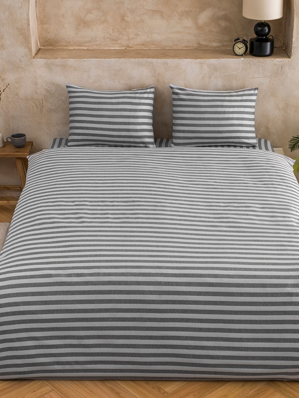 Gri Çizgi Desenli Çift Kişilik Nevresim Takımı-1