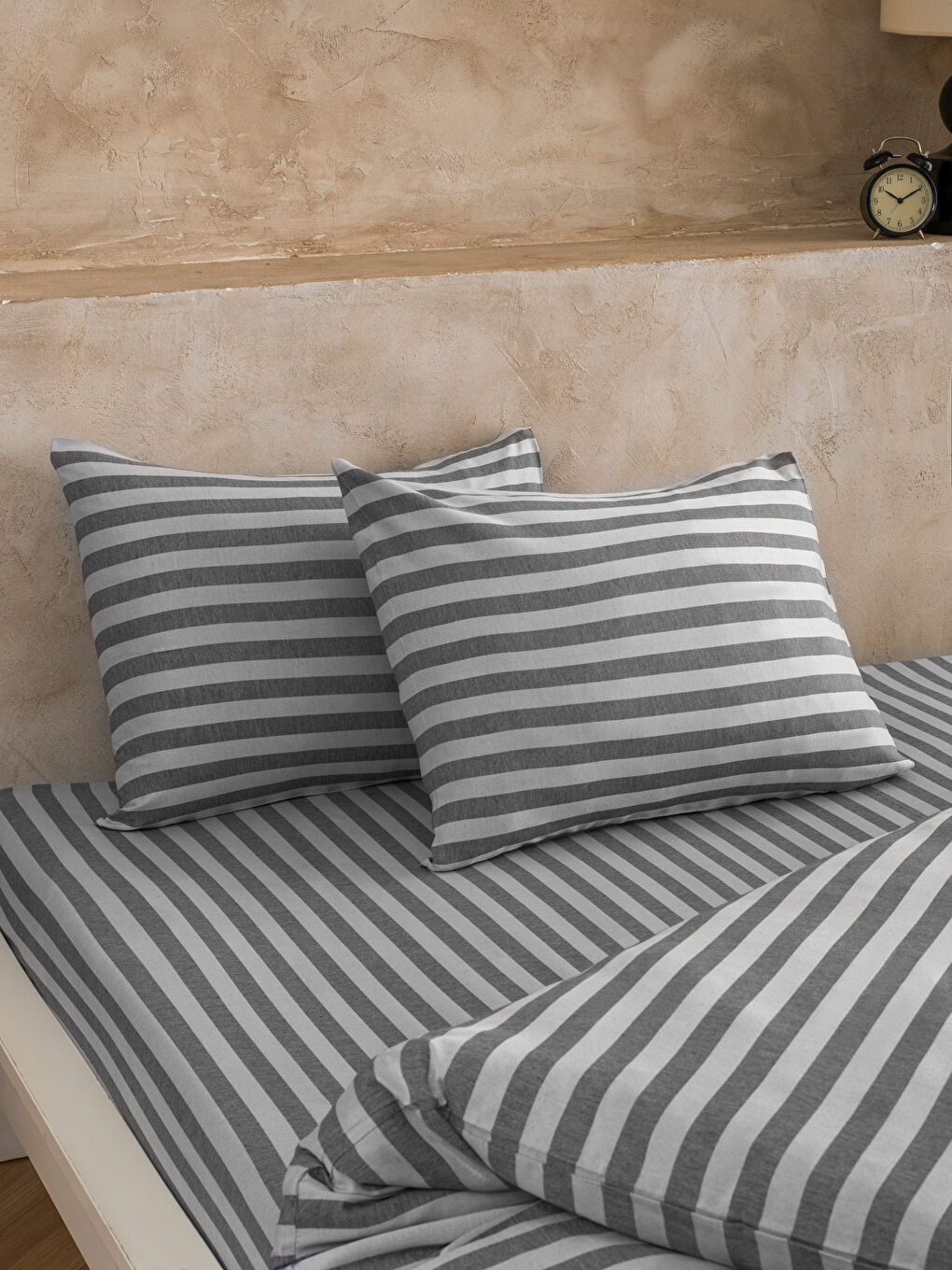 Gri Çizgi Desenli Çift Kişilik Nevresim Takımı-2