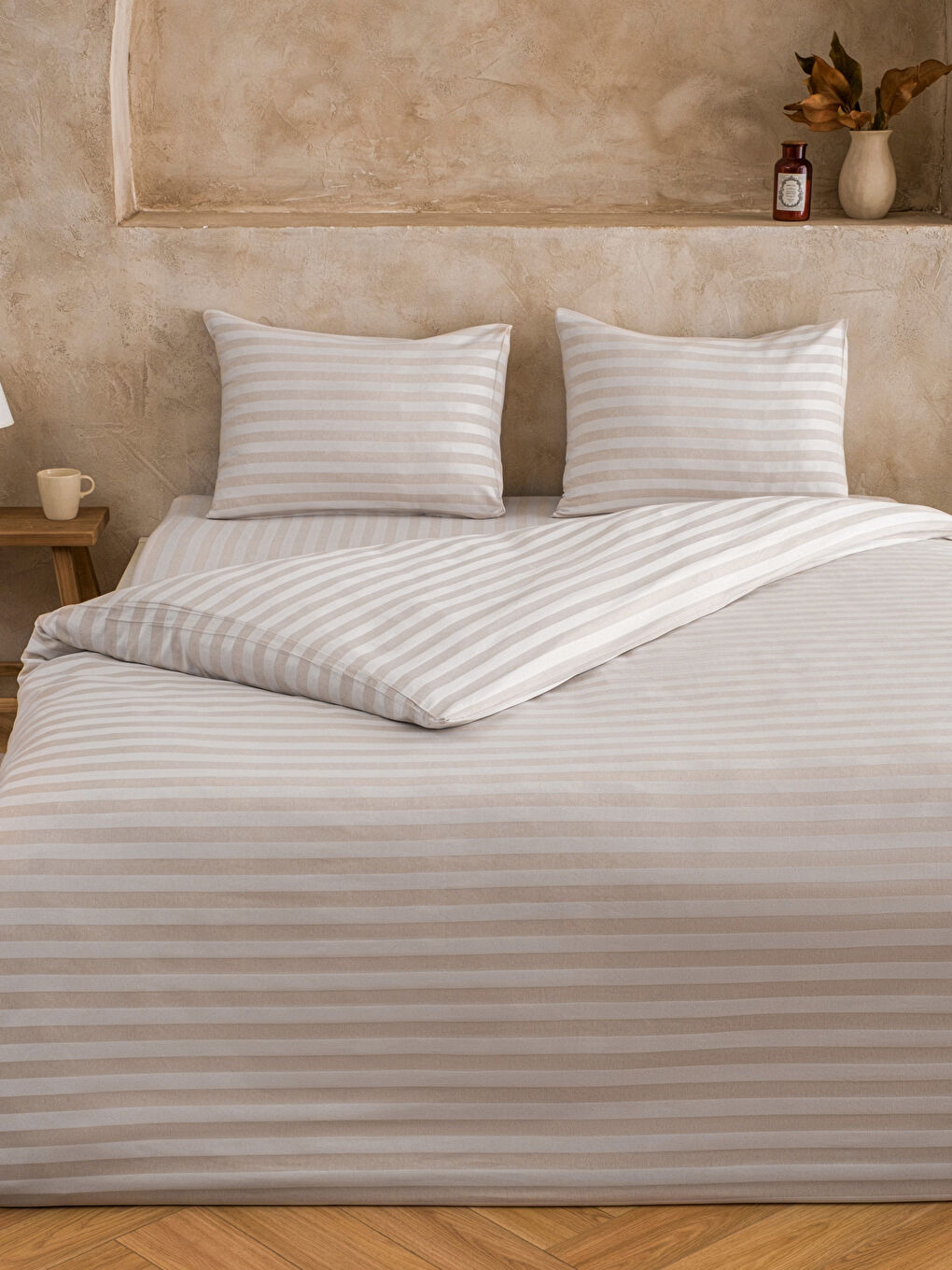 Bej Çizgi Desenli Çift Kişilik Nevresim Takımı