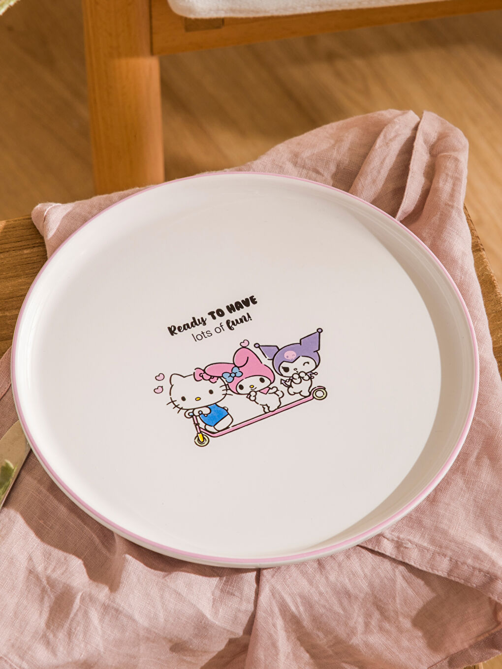 Karışık Hello Kitty Baskılı Tabak-1