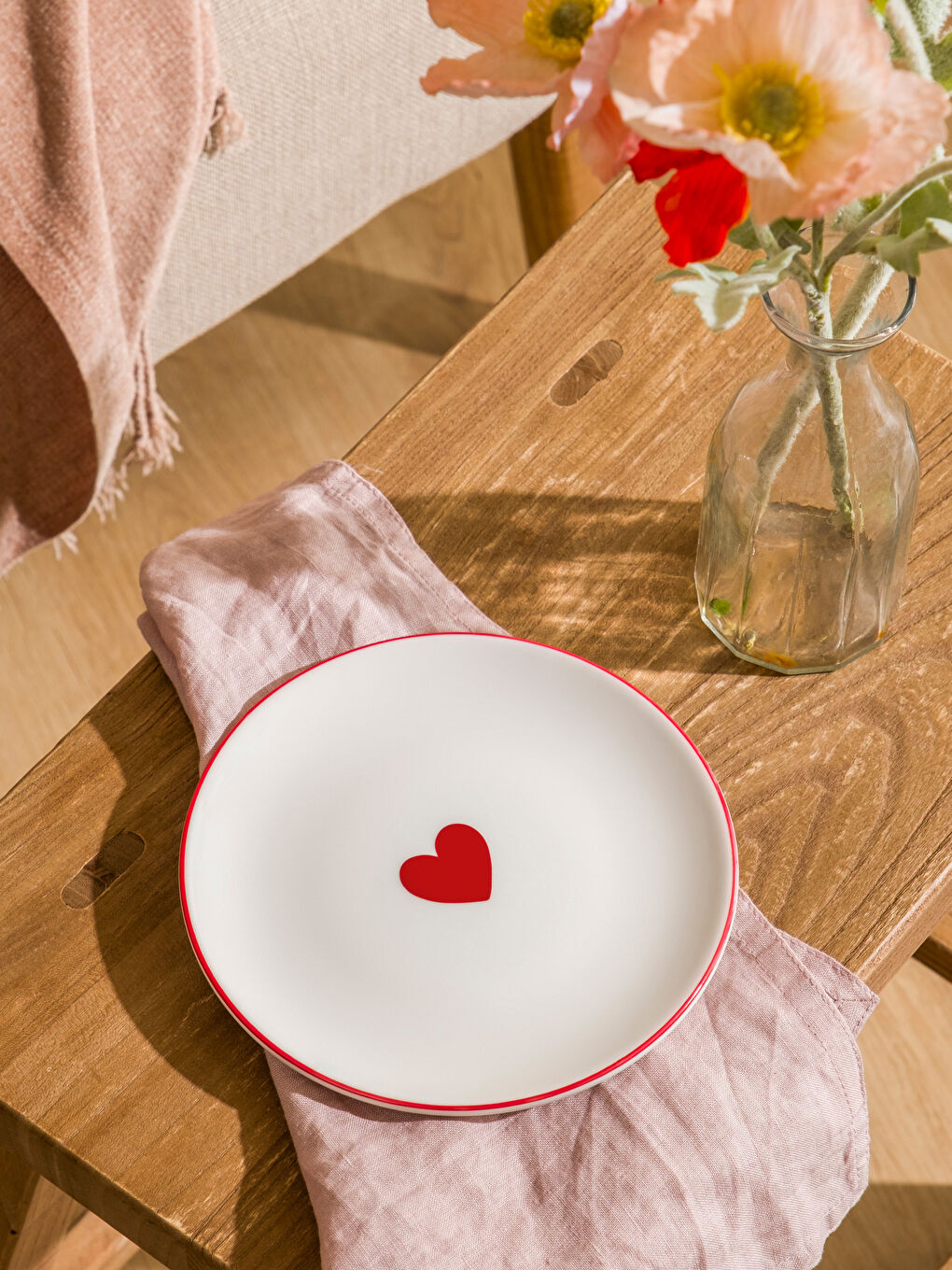 Kırmızı Kalp Baskılı Seramik Tabak 16 cm-1