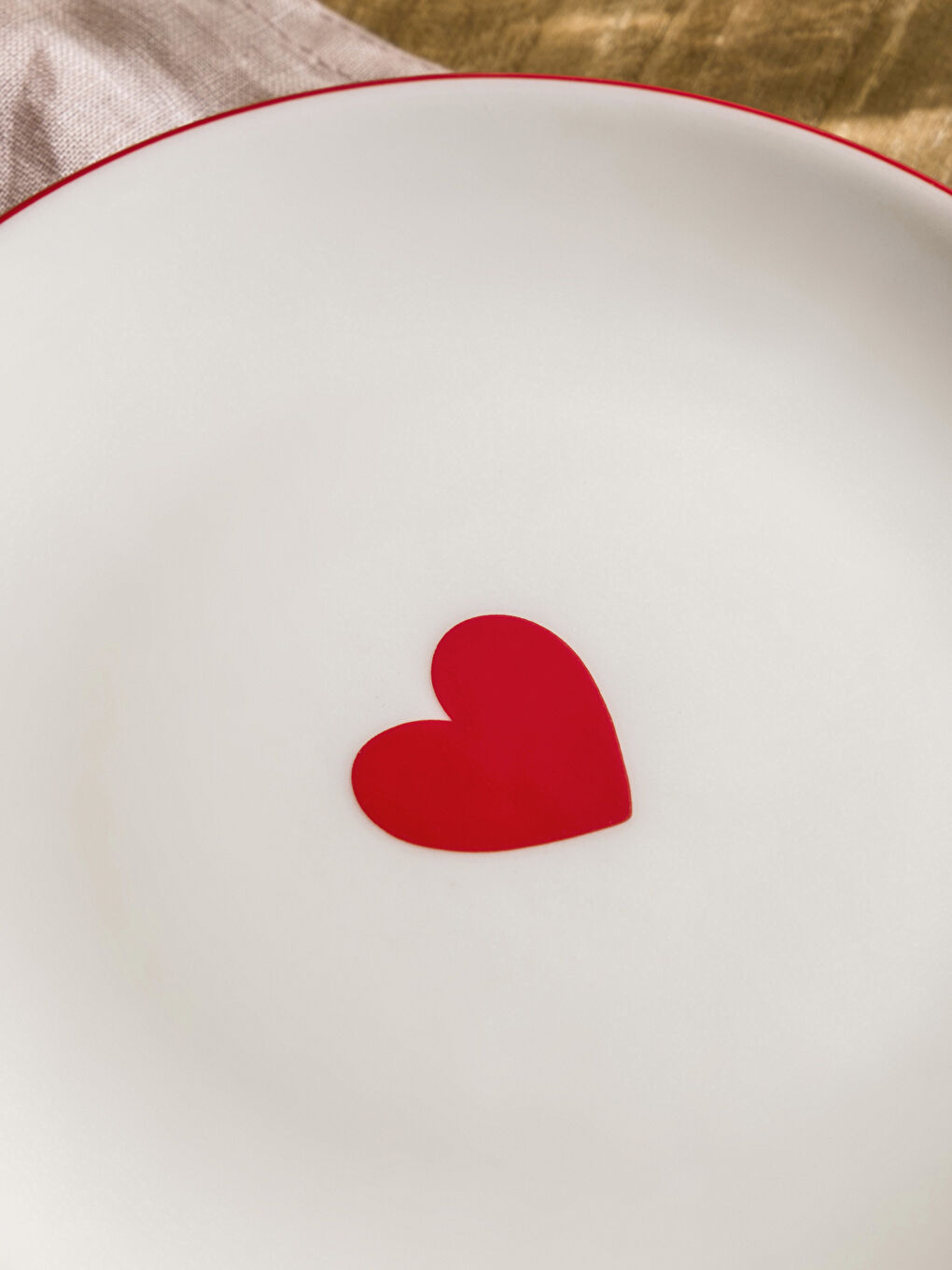 Kırmızı Kalp Baskılı Seramik Tabak 16 cm-2