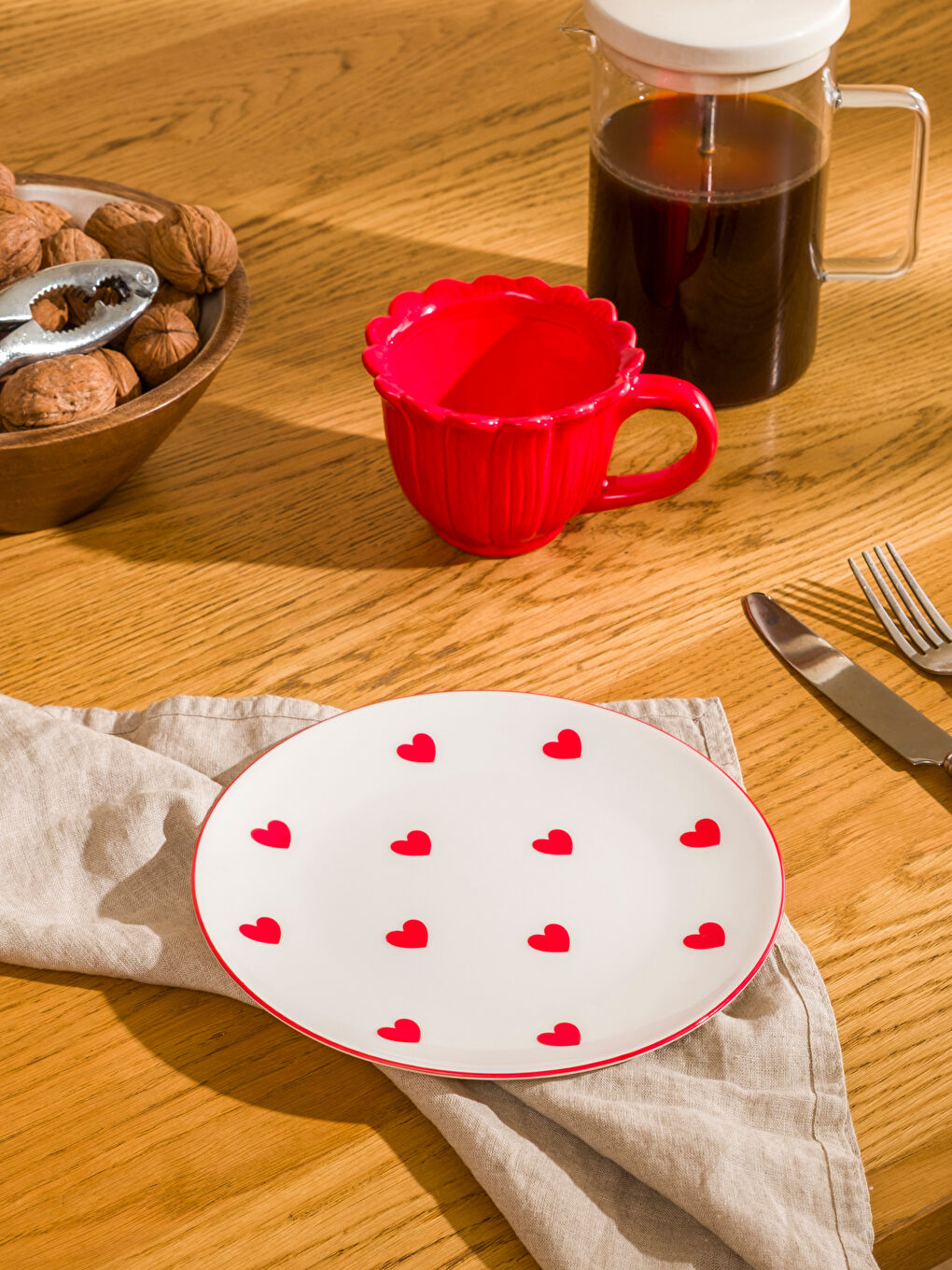 Kırmızı Kalp Baskılı Porselen Tabak 20 cm