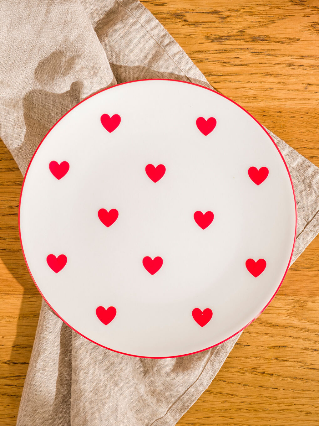 Kırmızı Kalp Baskılı Porselen Tabak 20 cm-1