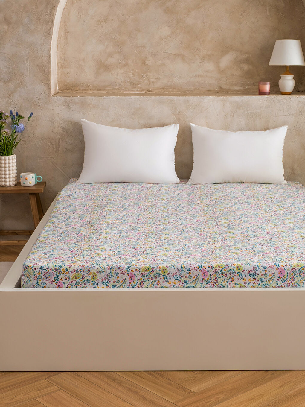 Çiçek Desenli Çift Kişilik Lastikli Çarşaf
