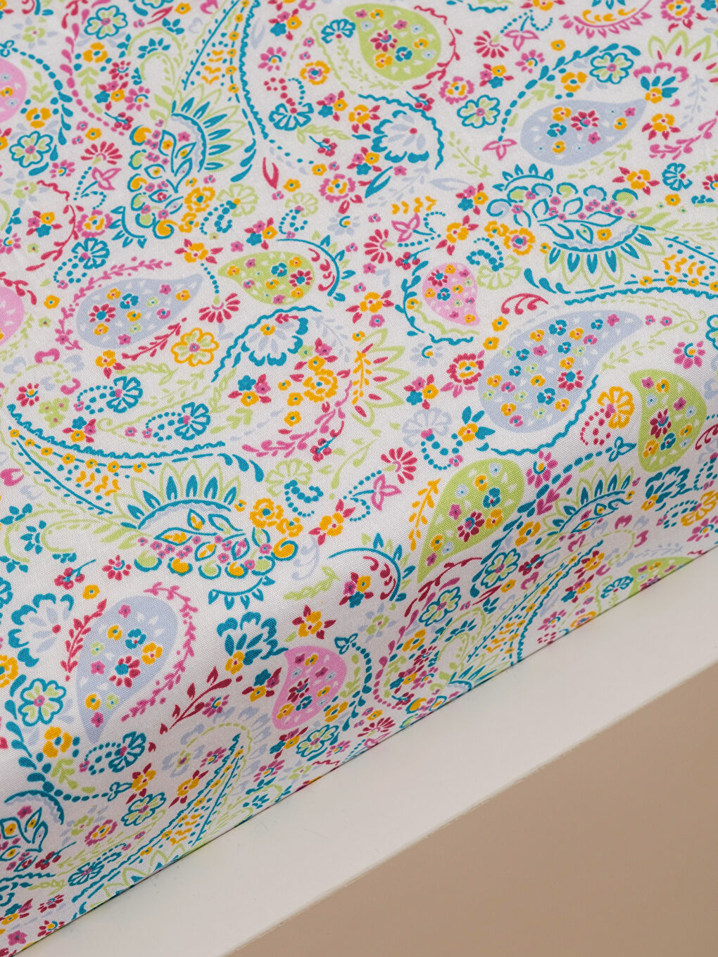 Çiçek Desenli Çift Kişilik Lastikli Çarşaf
-1