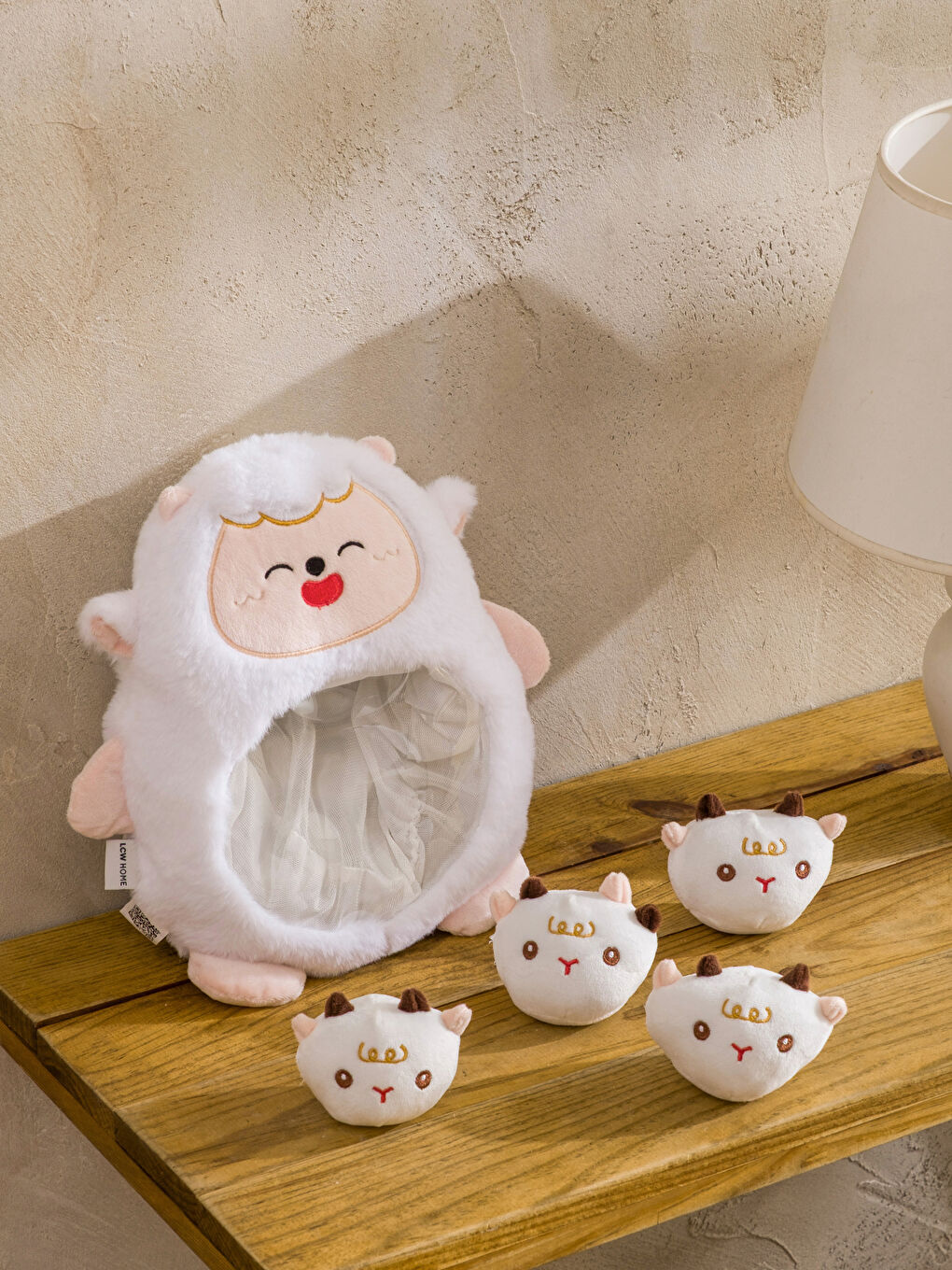 Детская плюшевая подушка с фигуркой овечки 27 см-1