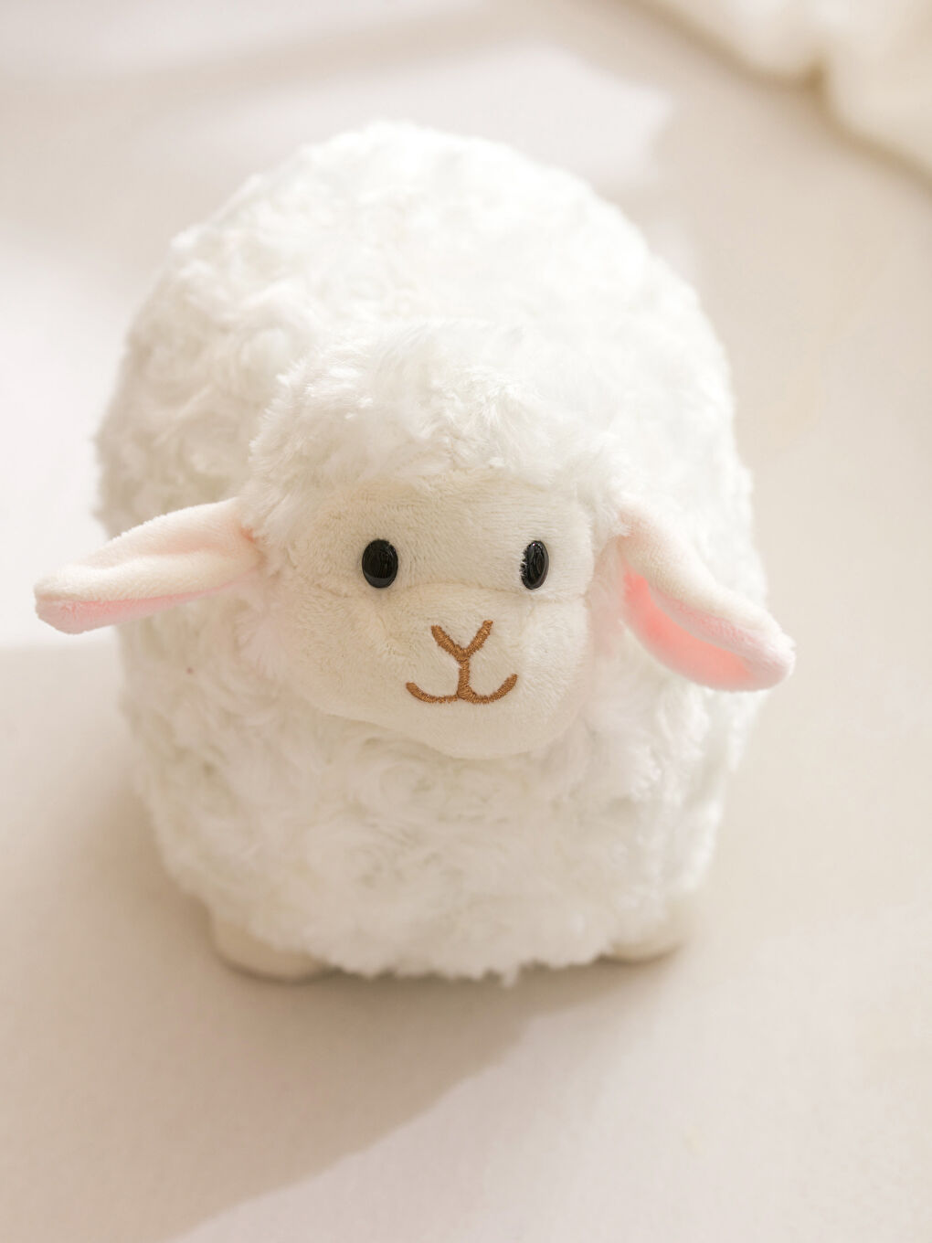 Ekru Kuzu Figürlü Pelüş Bebek Kırlent 18 cm-2