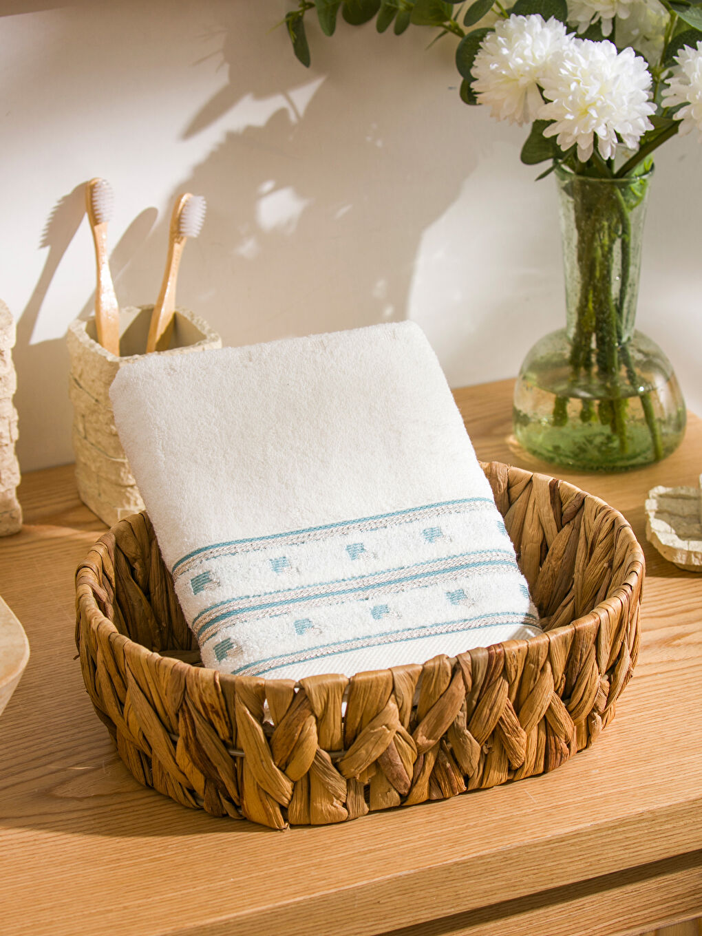 Ekru Nakışlı Pamuklu Yüz Havlusu 50x80 cm-1