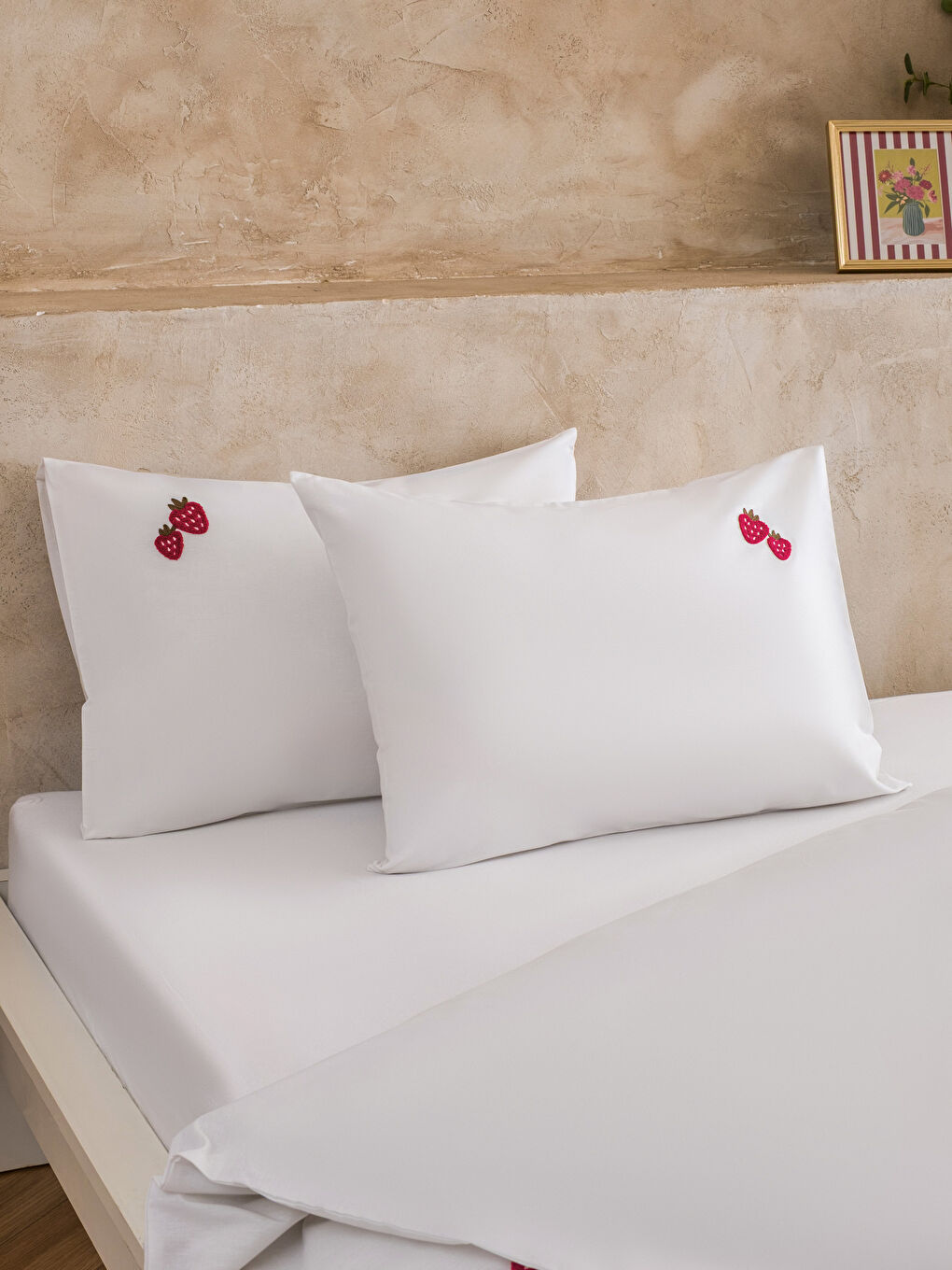 Karışık Çilek Baskılı Çift Kişilik Nevresim Seti-2