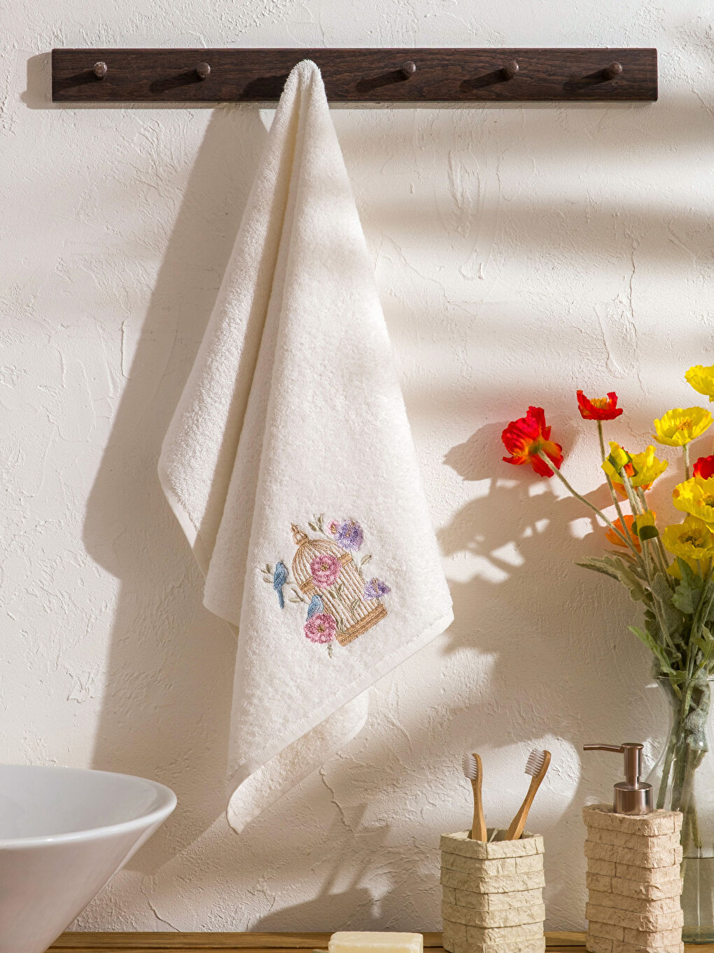 Embroidered Hand Towel 50x80 cm-1