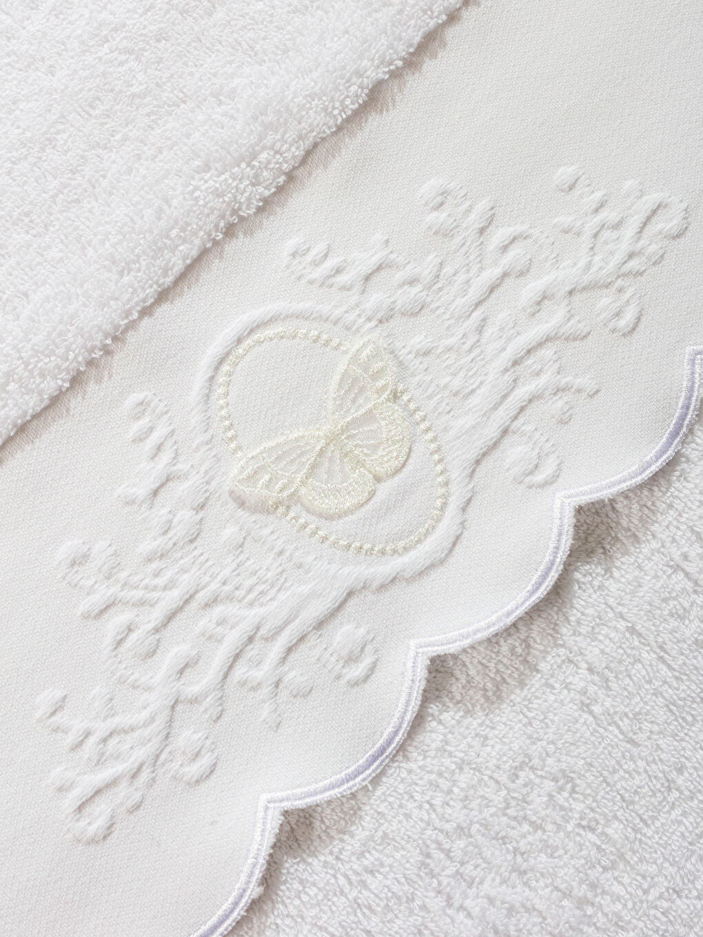 Beyaz Kelebek Nakışlı Pamuku Yüz Havlusu 50x80 cm-3