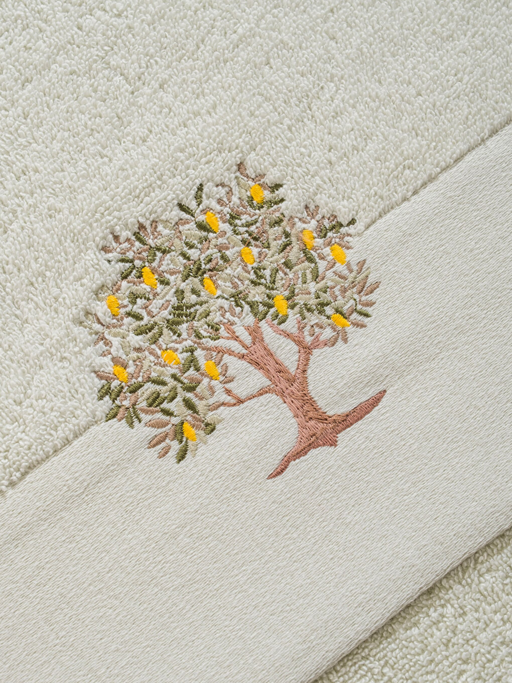 Yeşil Ağaç Nakışlı Yüz Havlusu 50x80 cm-3