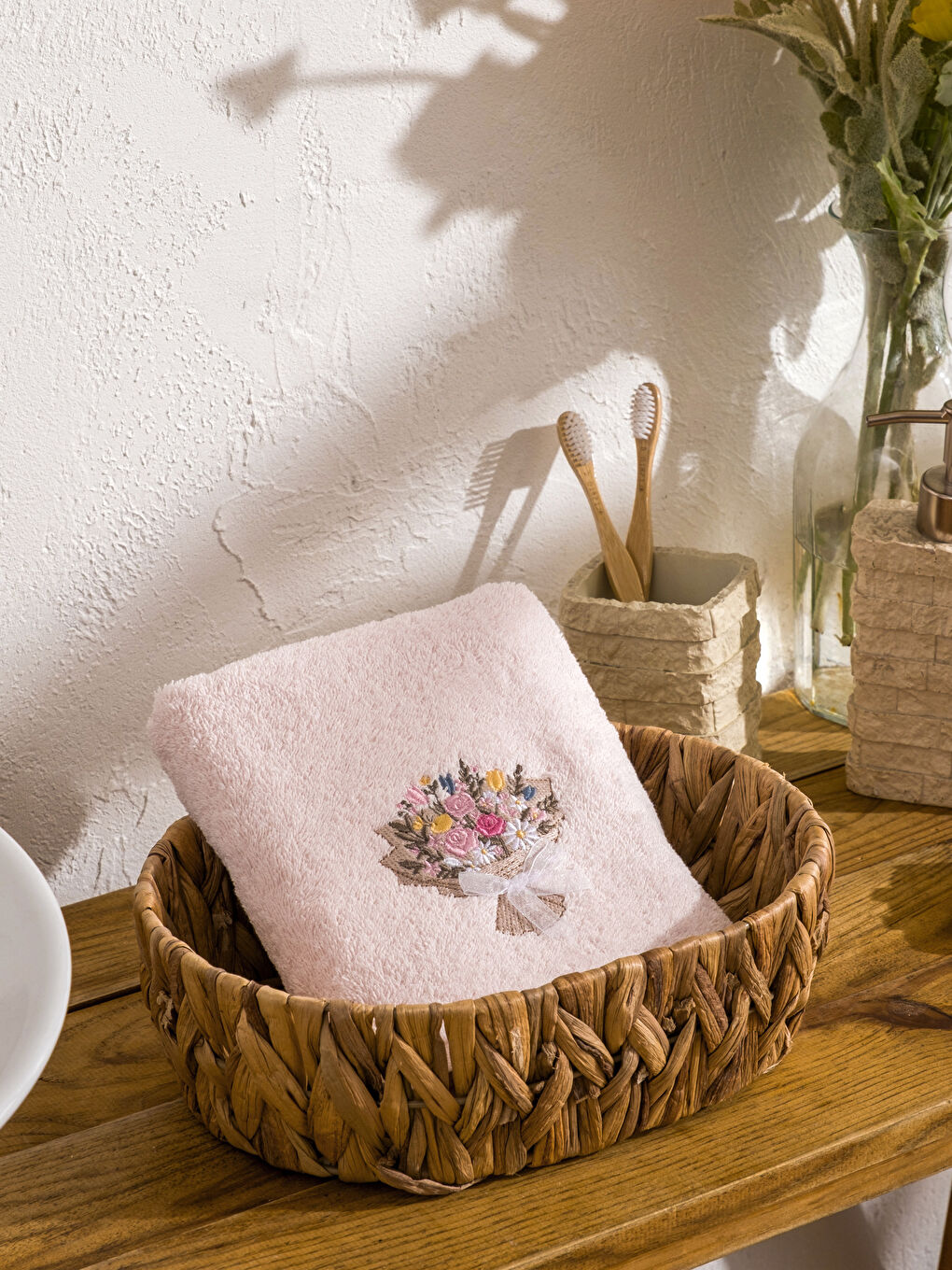 Floral Embroidered Hand Towel 50x80 cm-1