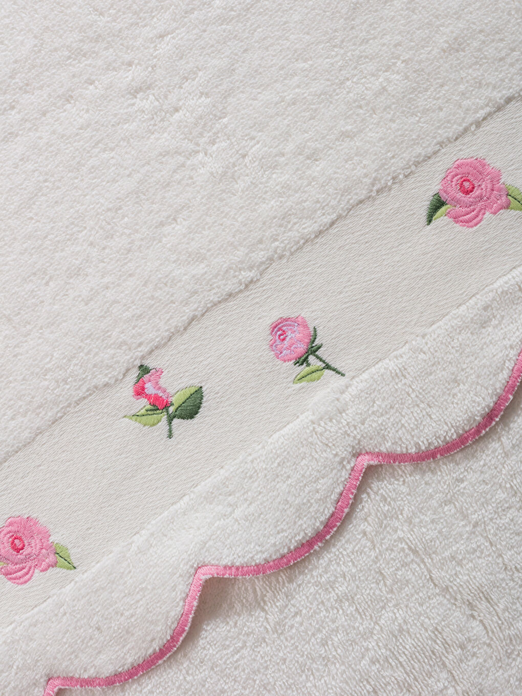 Ekru Çiçek Nakışlı Pamuklu Yüz Havlusu 50x80 cm-3