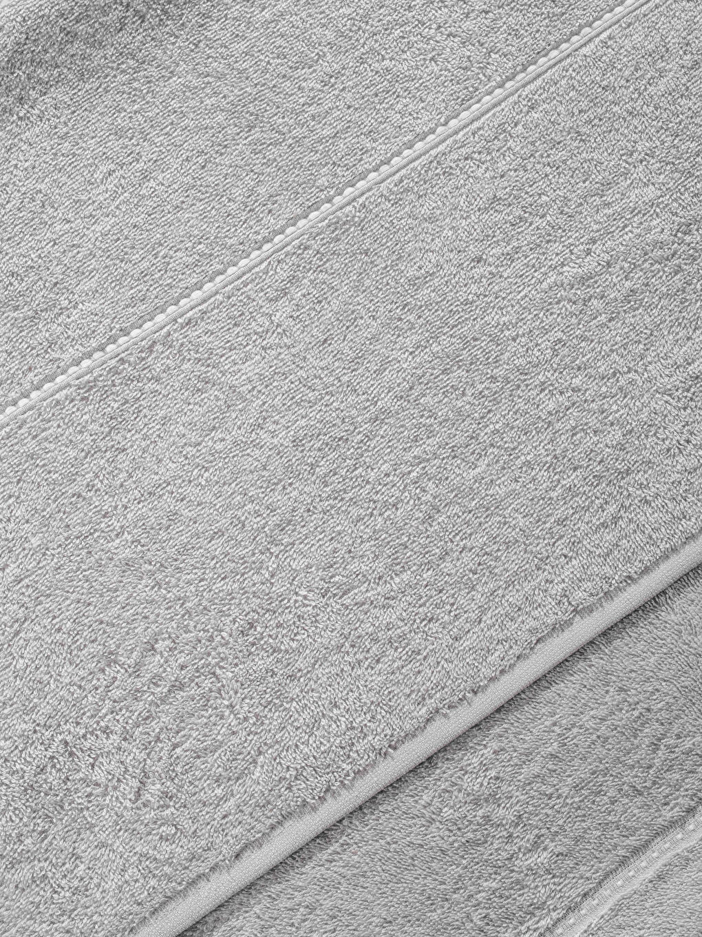 Indulge in the plush comfort of our Cotton Bath Towel, sized at 70x140 cm.-2