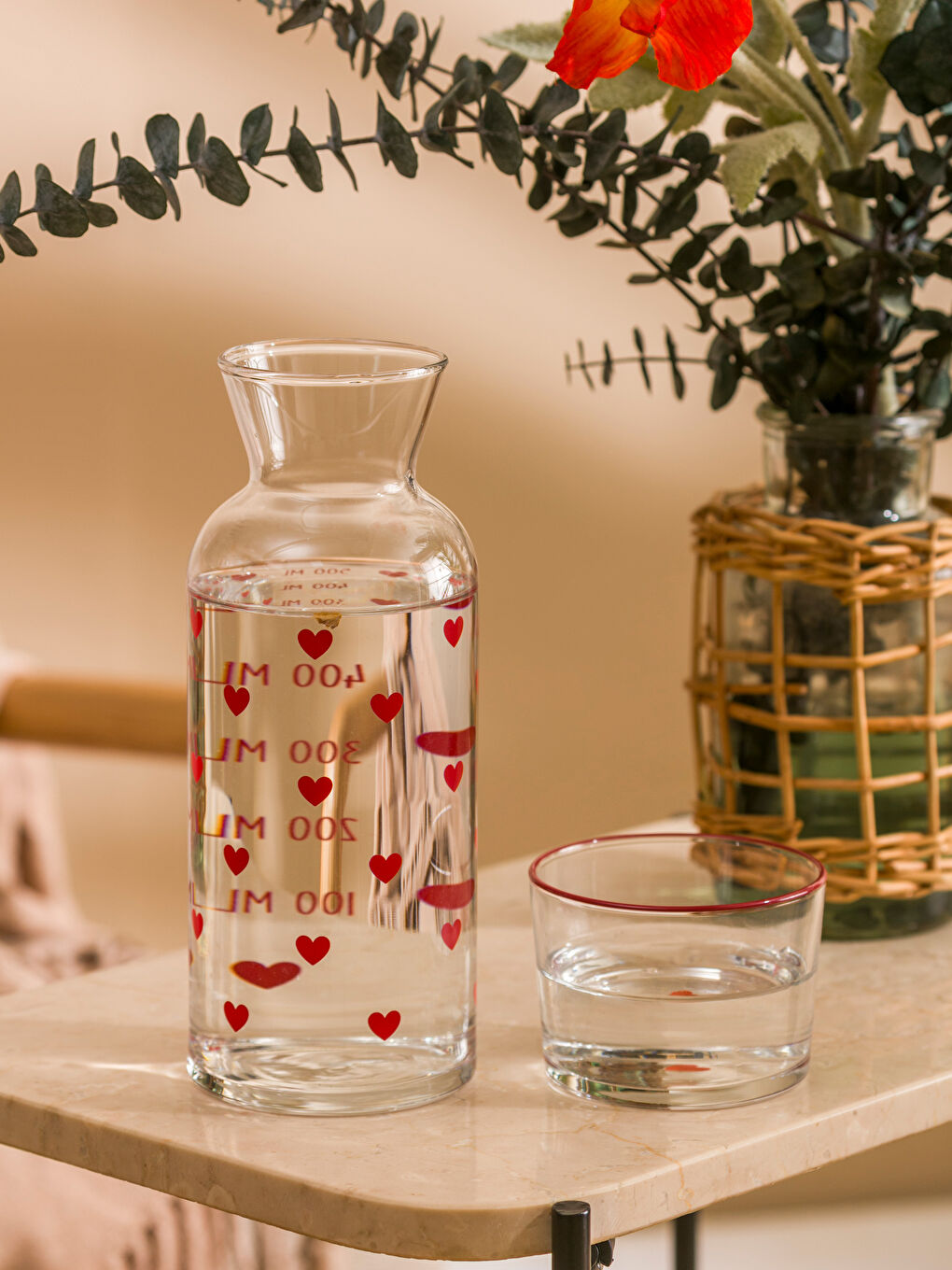 Kırmızı Kalp Desenli Bardaklı Sürahi 700 ml