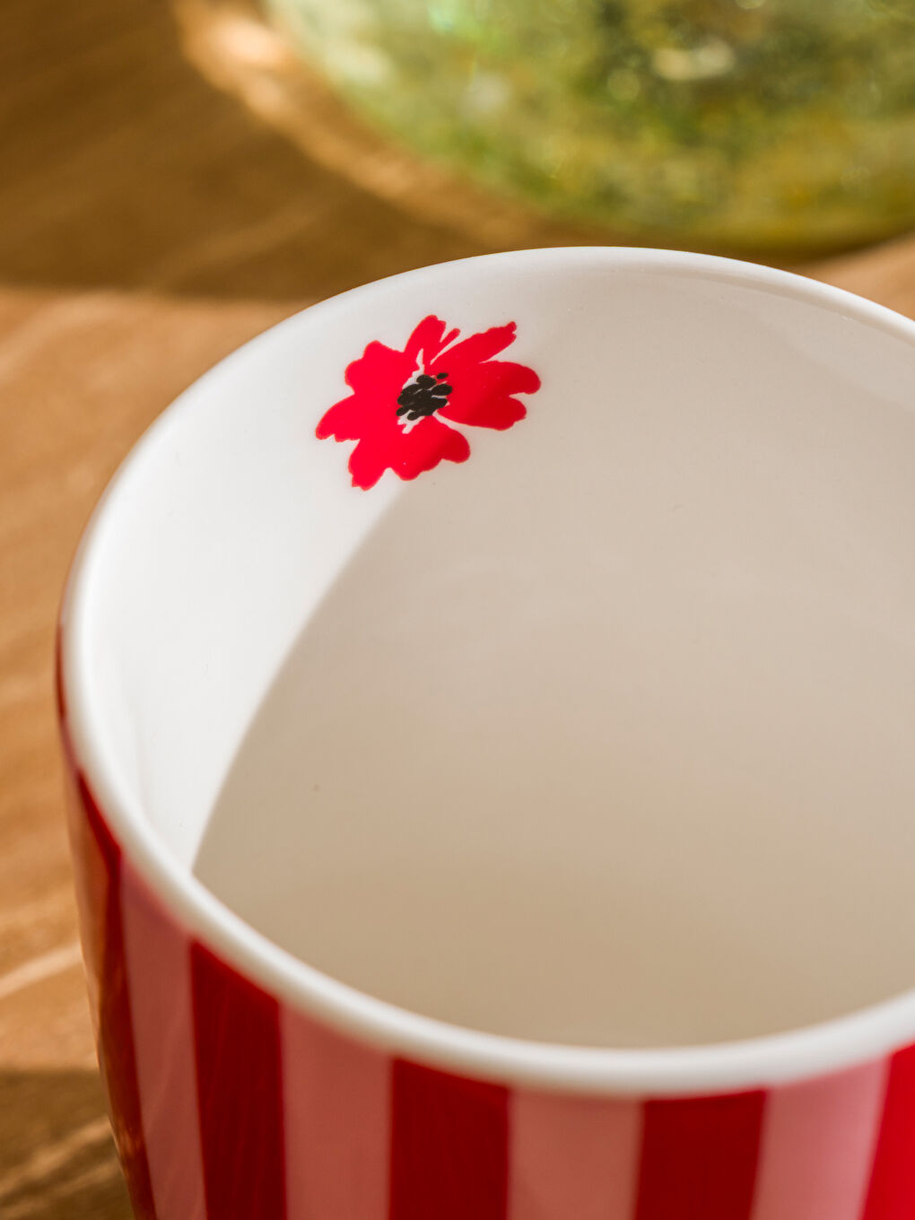 Kırmızı Çizgi Baskılı Porslen Kupa 270 ml-1