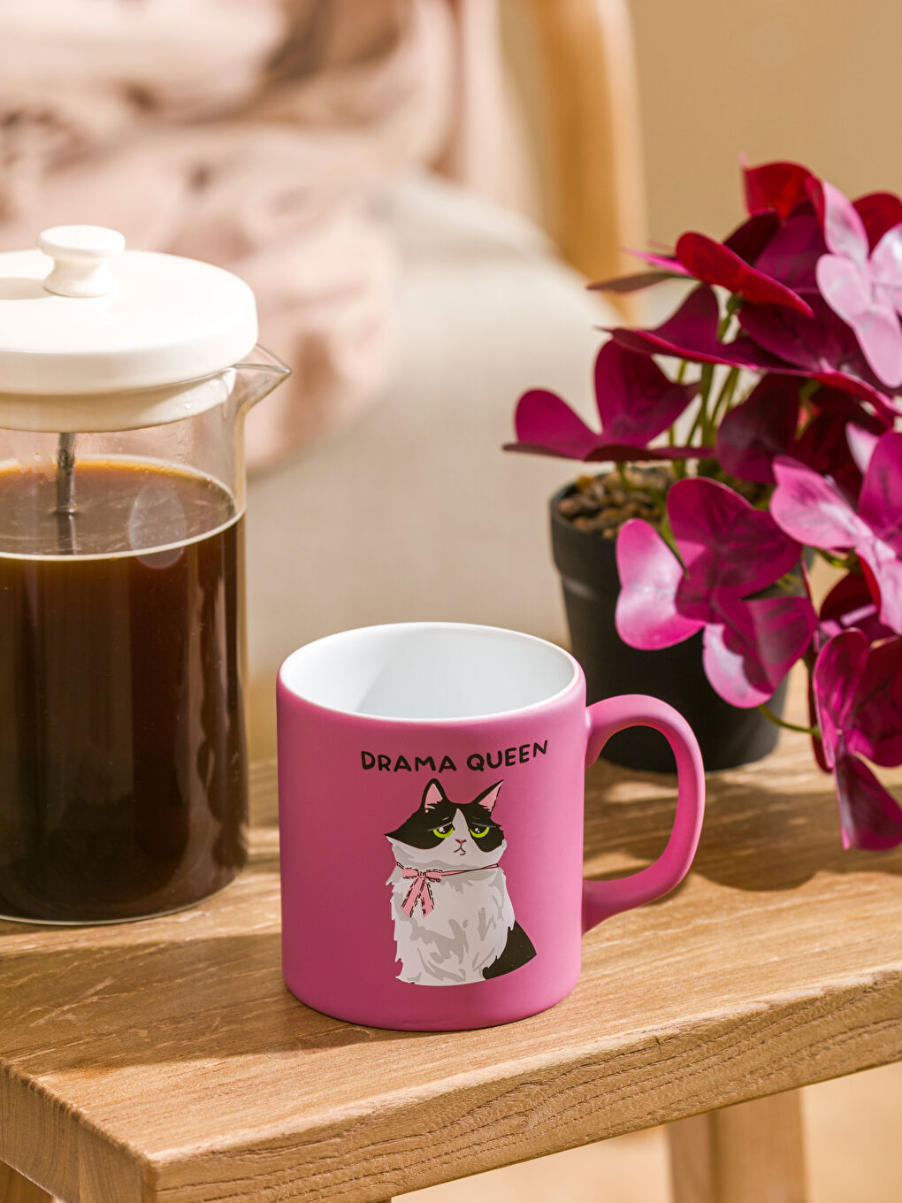 Pembe Hayvan Baskılı Porselen Kupa 320 ml