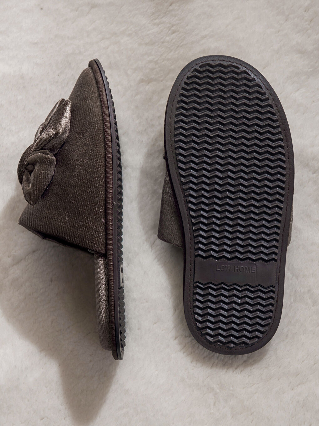 Kahverengi Fiyonk Figürlü Kadın Pelüş Ev Terliği-3