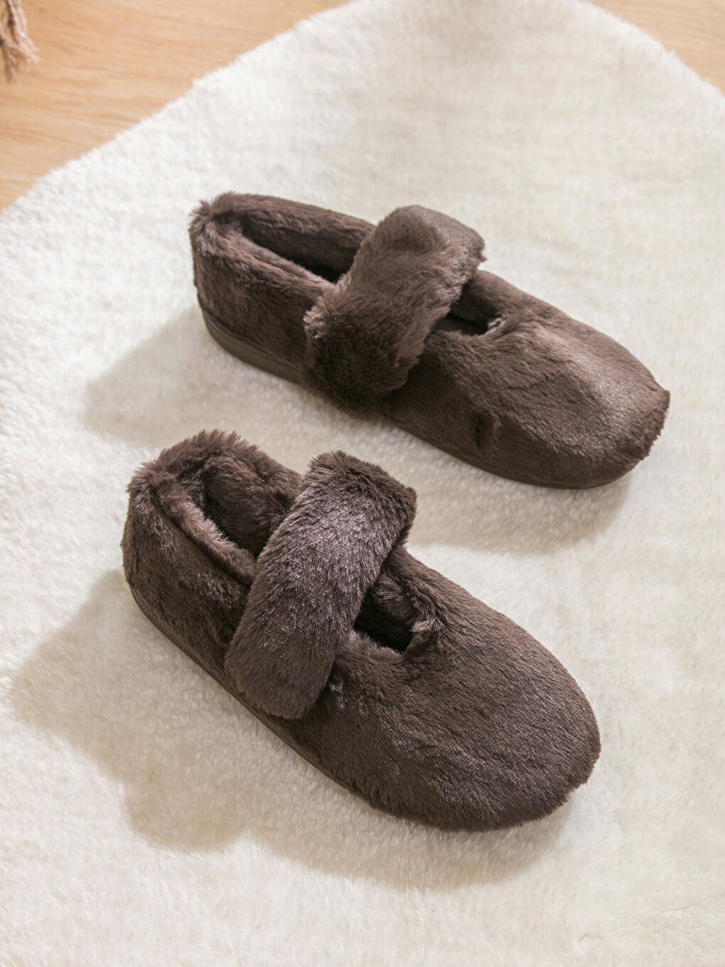 Kahverengi Kadın Pelüş Ev Ayakkabısı-1