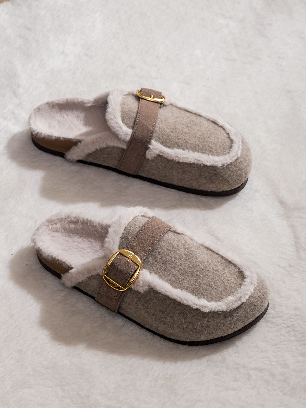 Kahverengi İçi Tüylü Pelüş Kadın Ev Terliği-1