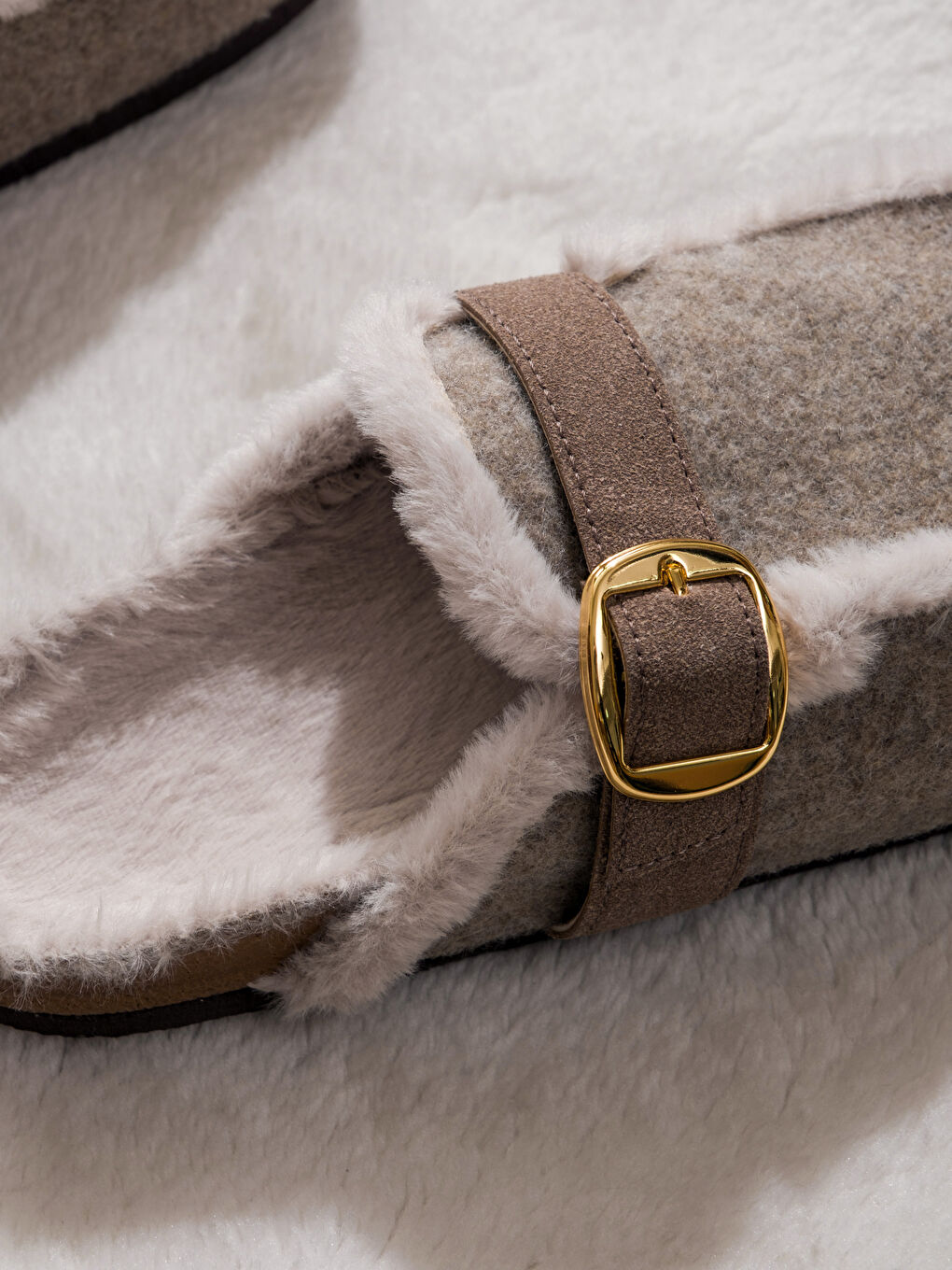 Kahverengi İçi Tüylü Pelüş Kadın Ev Terliği-2