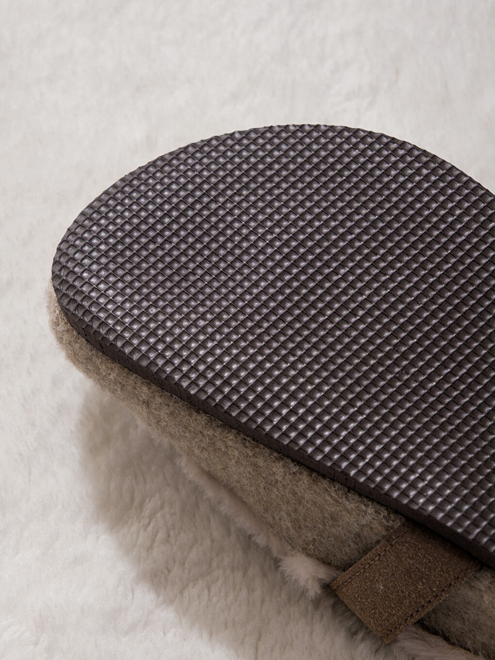 Kahverengi İçi Tüylü Pelüş Kadın Ev Terliği-4