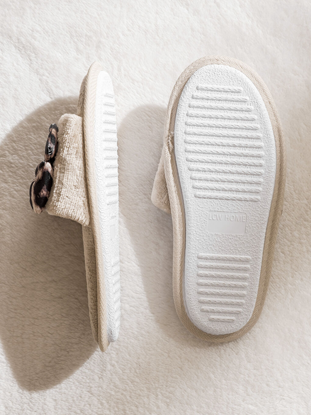 Kahverengi Fiyonk Figürlü Kadın Pelüş Ev Terliği-3