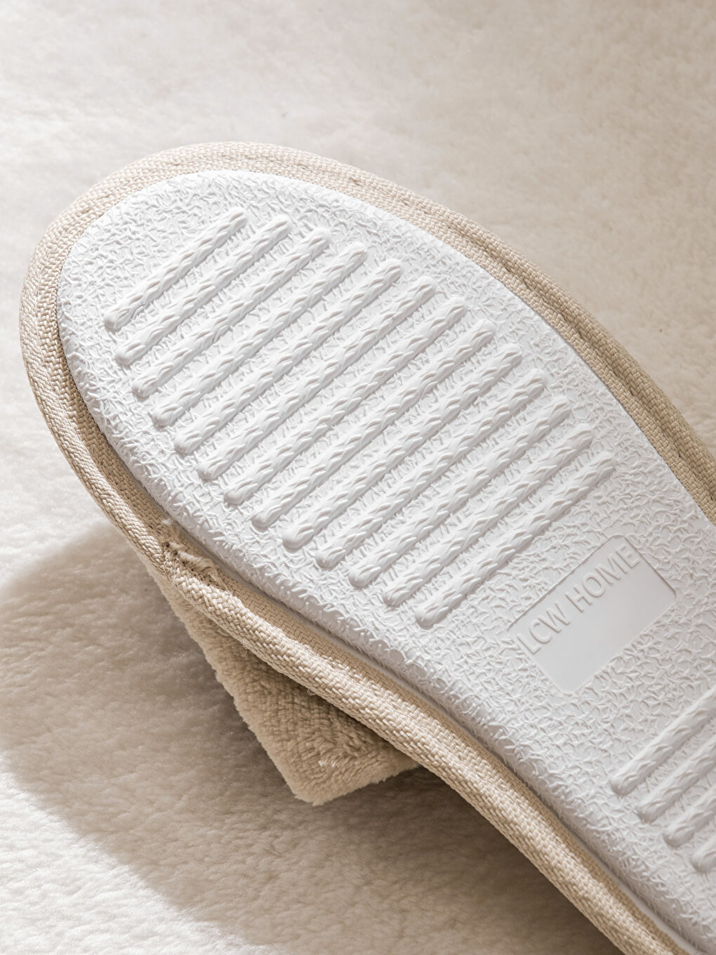 Kahverengi Fiyonk Figürlü Kadın Pelüş Ev Terliği-4