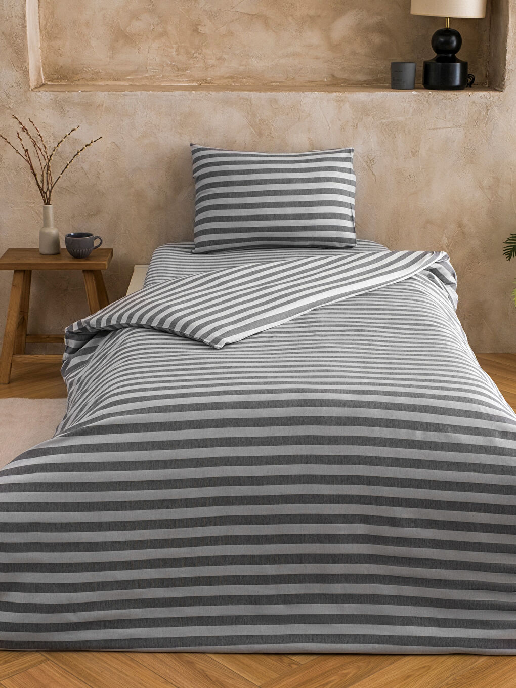 Gri Çizgili Tek Kişilik Nevresim Takımı