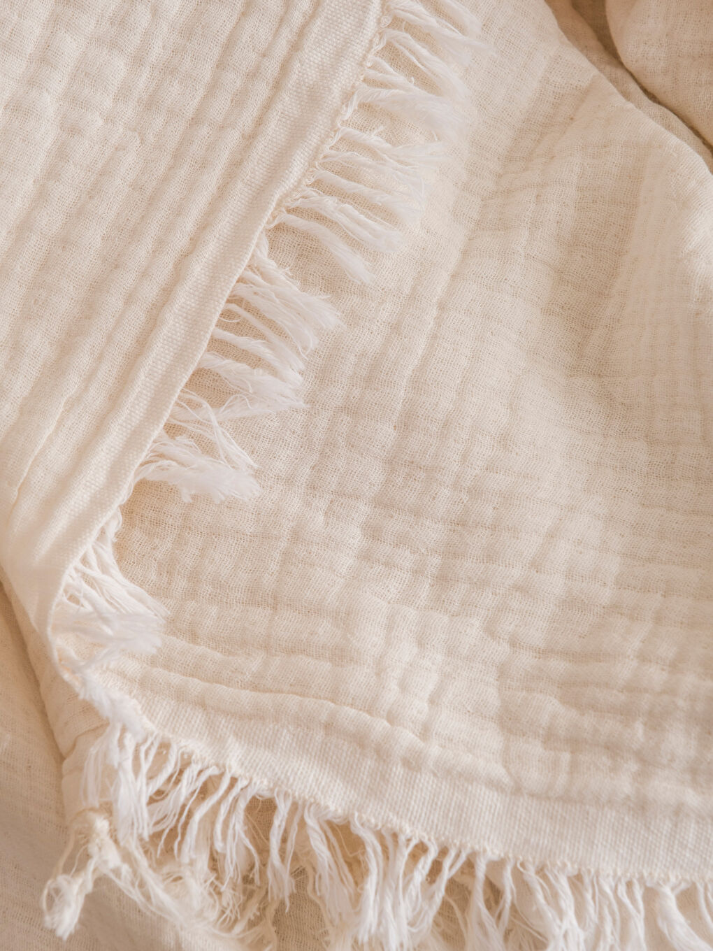 Ekru Püsküllü Müslin TV Battaniyesi 130x170 cm-2