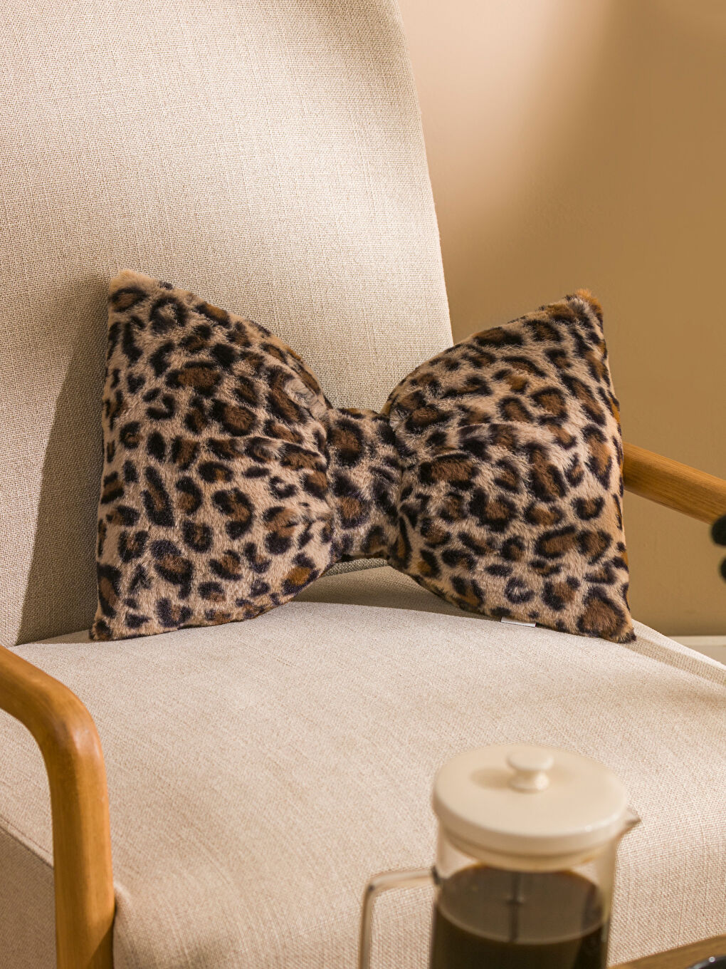 Ekru Fiyonk Figürlü Kırlent