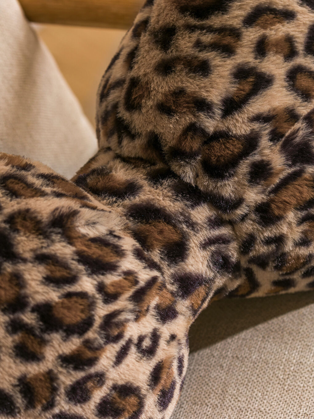 Ekru Fiyonk Figürlü Kırlent-1