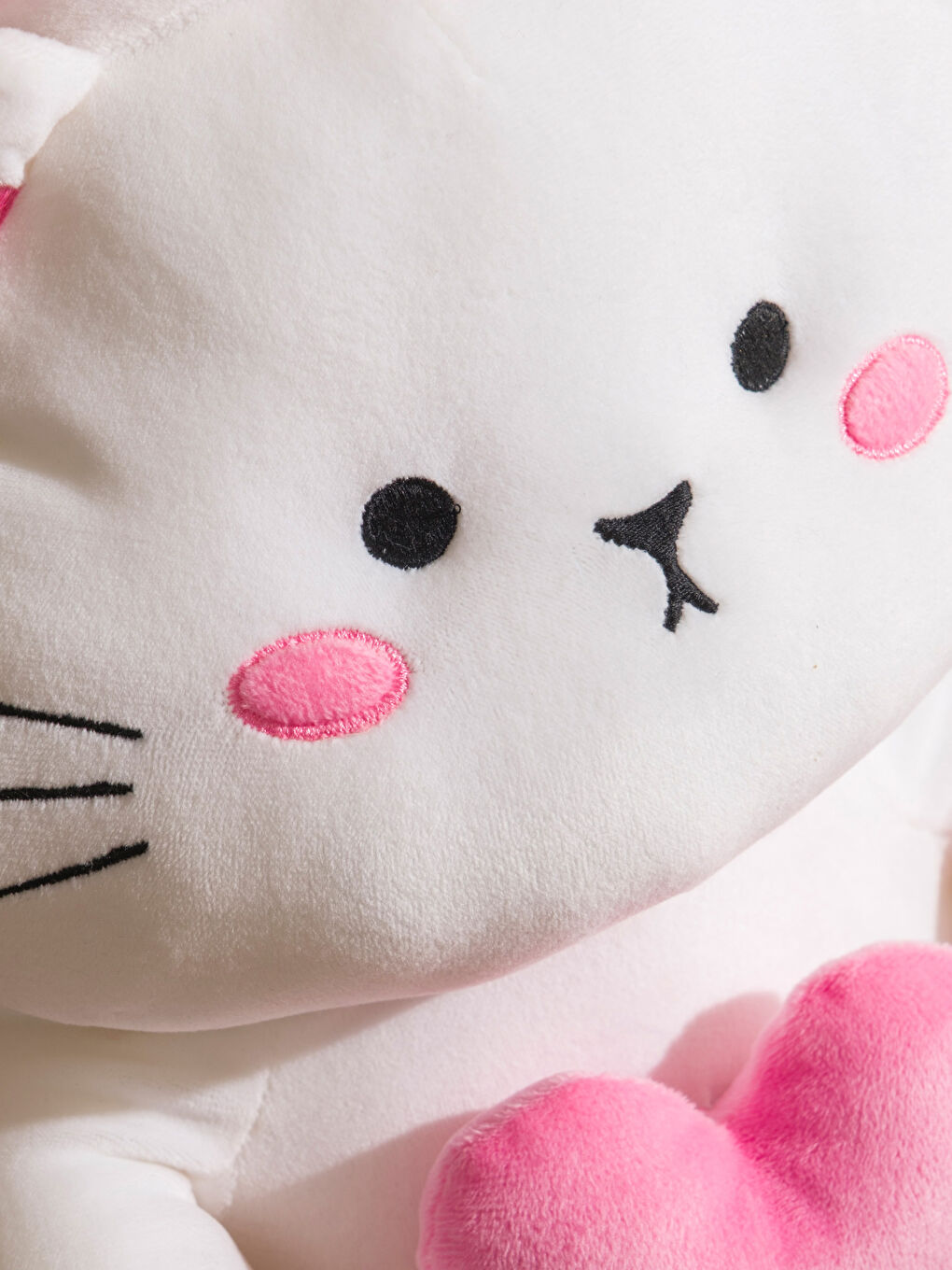 Beyaz Kedi Figürlü Pelüş Bebek Kırlent 37 cm-2