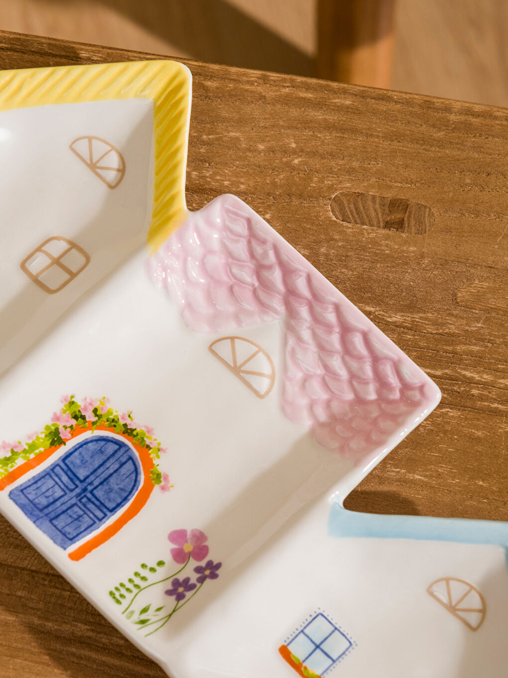 Karışık Ev Figürlü Seramik Tabak 25 cm-2