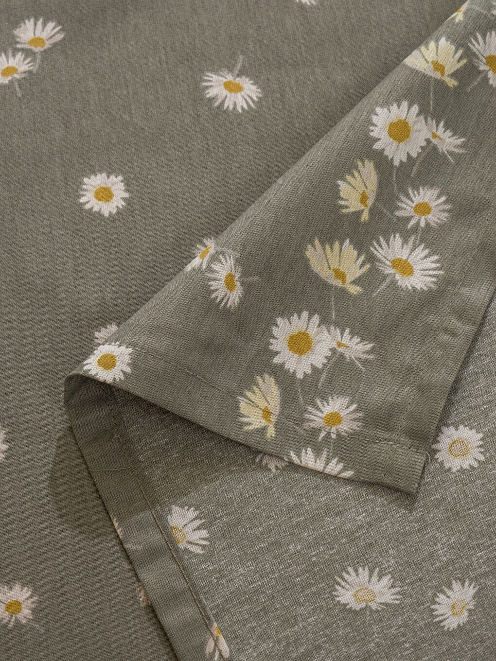 Karışık Çiçek Desenli Masa Örtüsü 150x200 cm-3