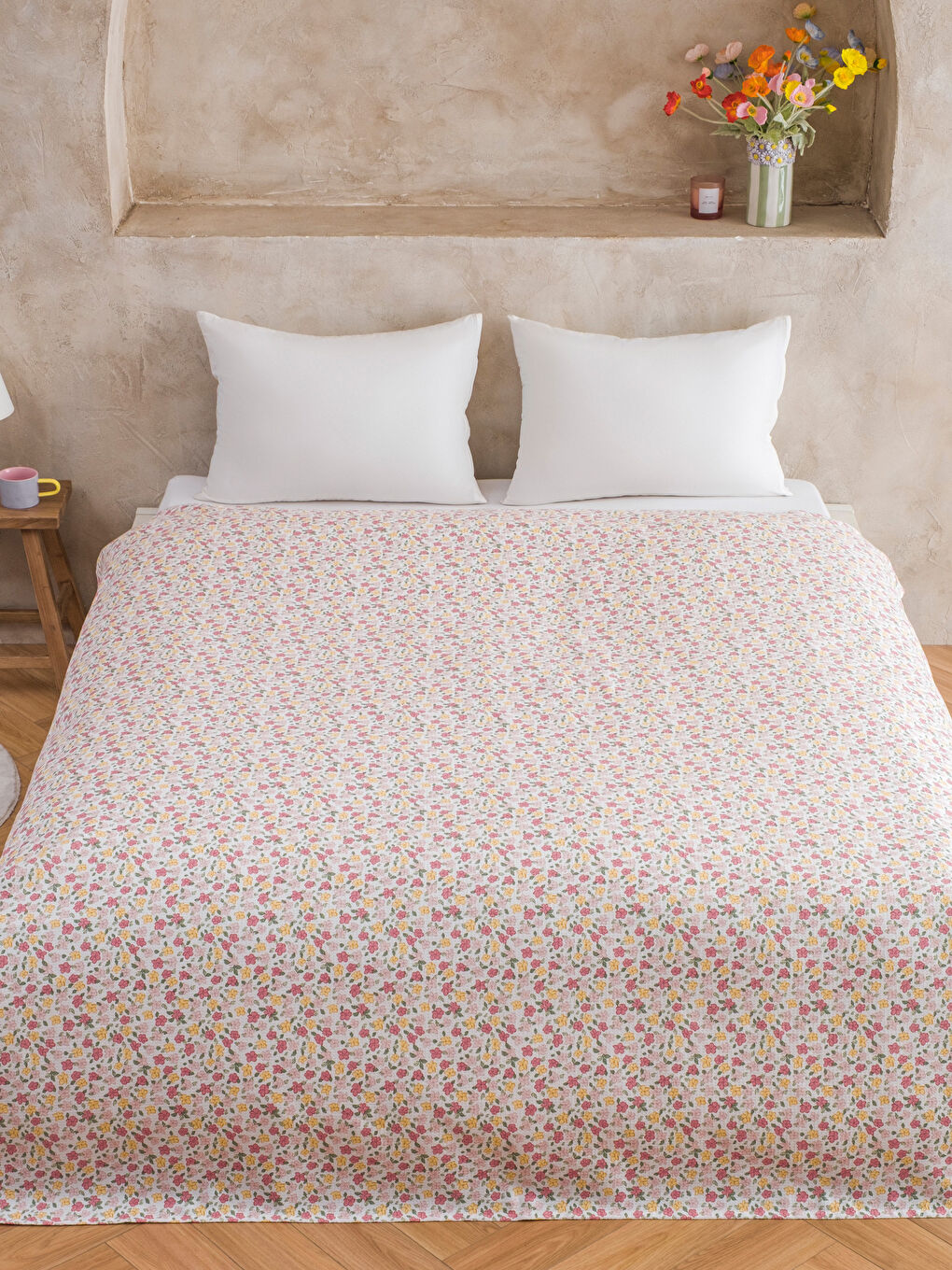 Karışık Çiçek Desenli Pamuklu Çift Kişilik Pike-1