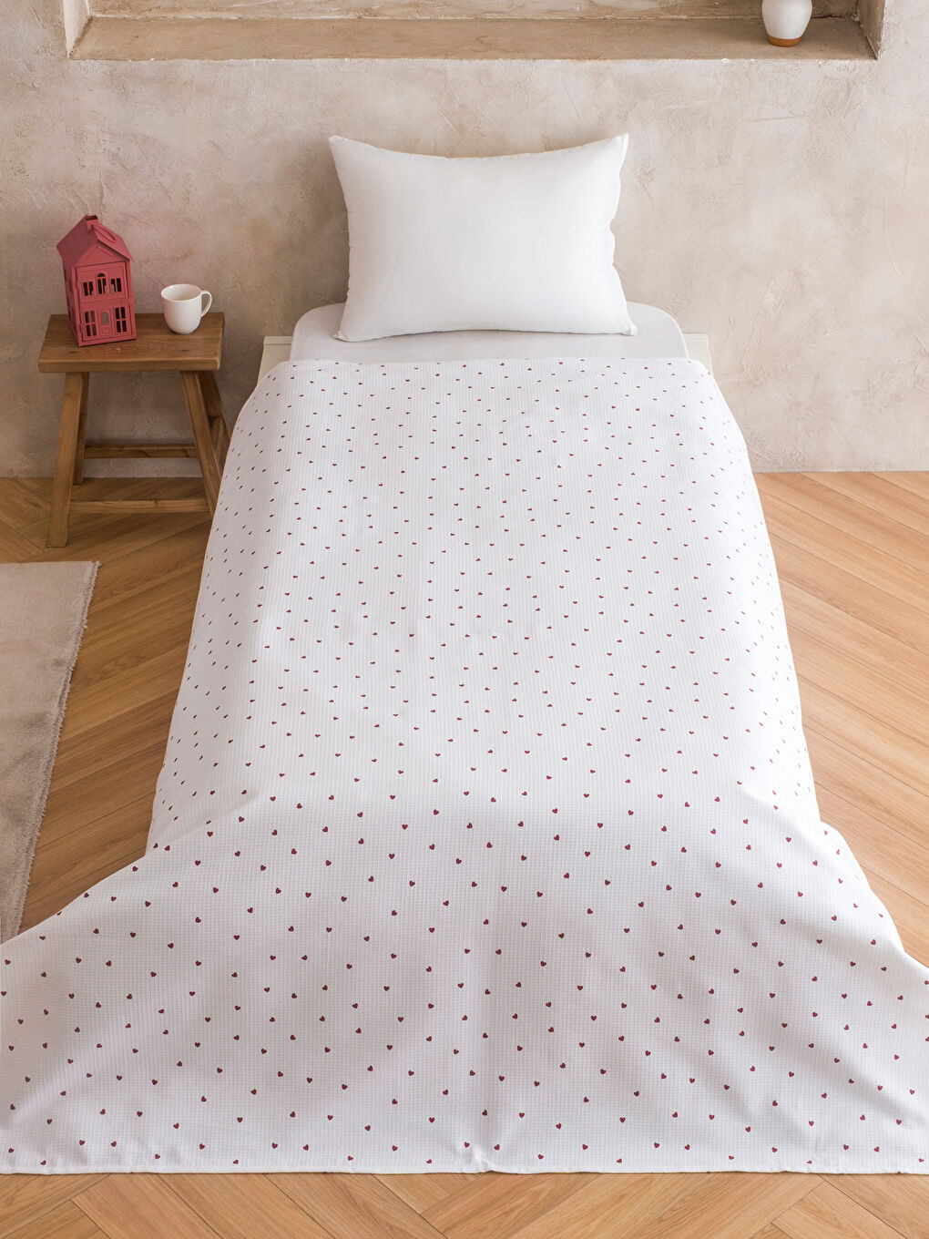 Kırmızı Kalp Nakışlı Tek Kişilik Pike 160x220 cm-1