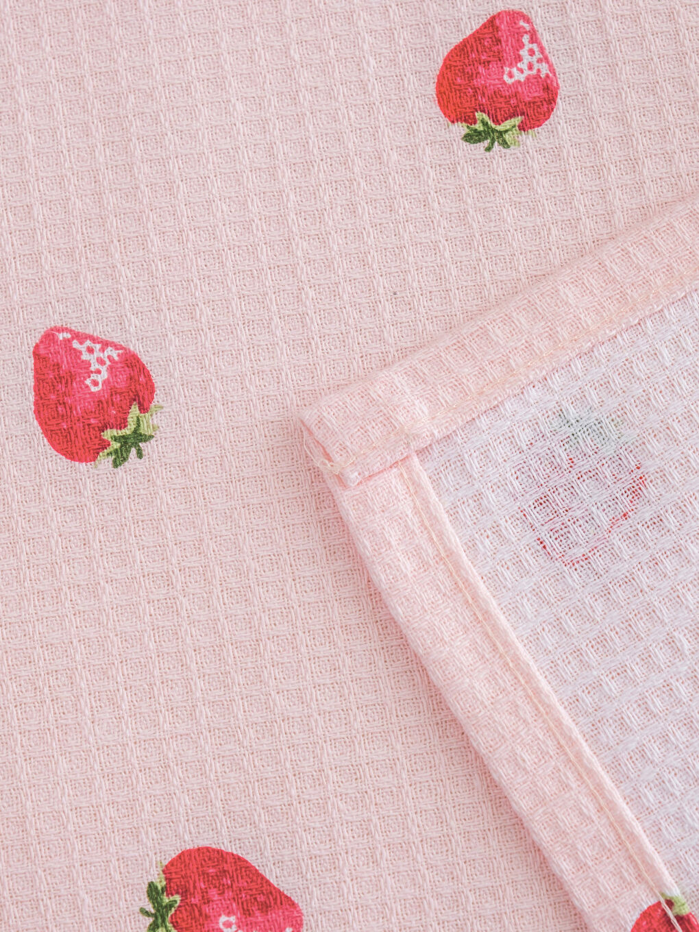 Pembe Çilek Nakışlı Pamuklu Çift Kişilik Pike-3